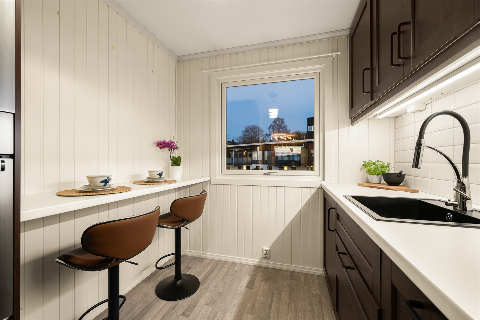 Kjøkkenets smarte barløsning er like perfekt for morgenkaffen som mindre måltider. Galleribilde