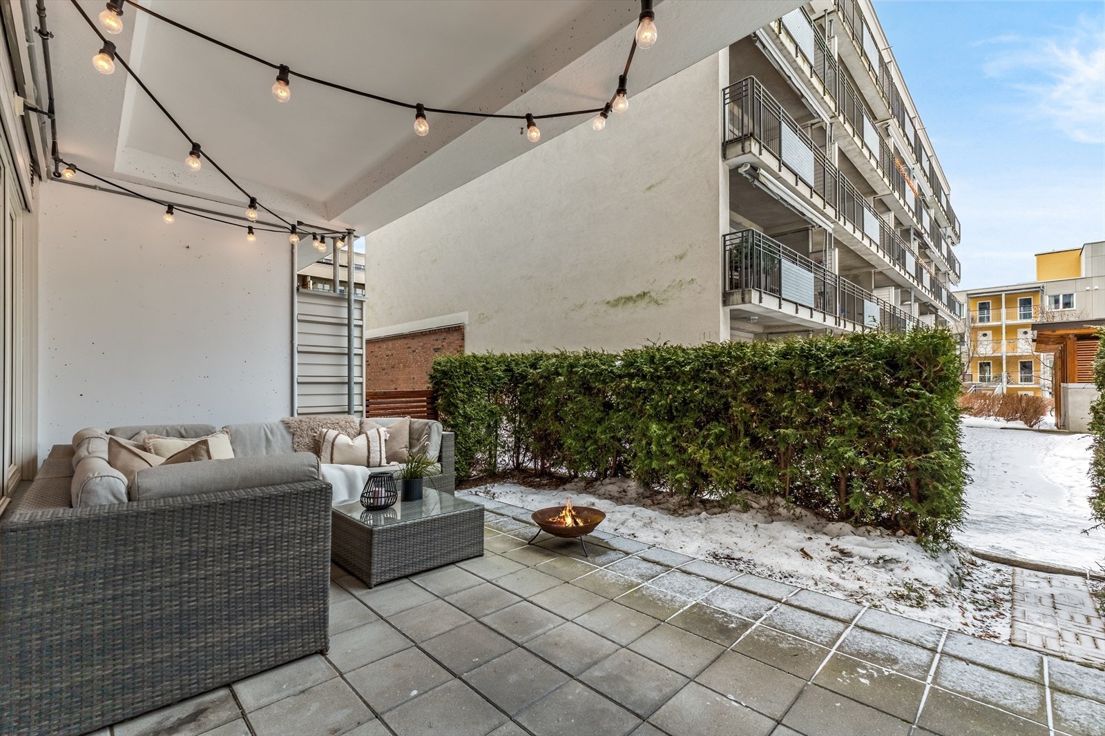 Markterrassen er solrik og kan innredes i ulike soner dersom ønskelig. Galleribilde