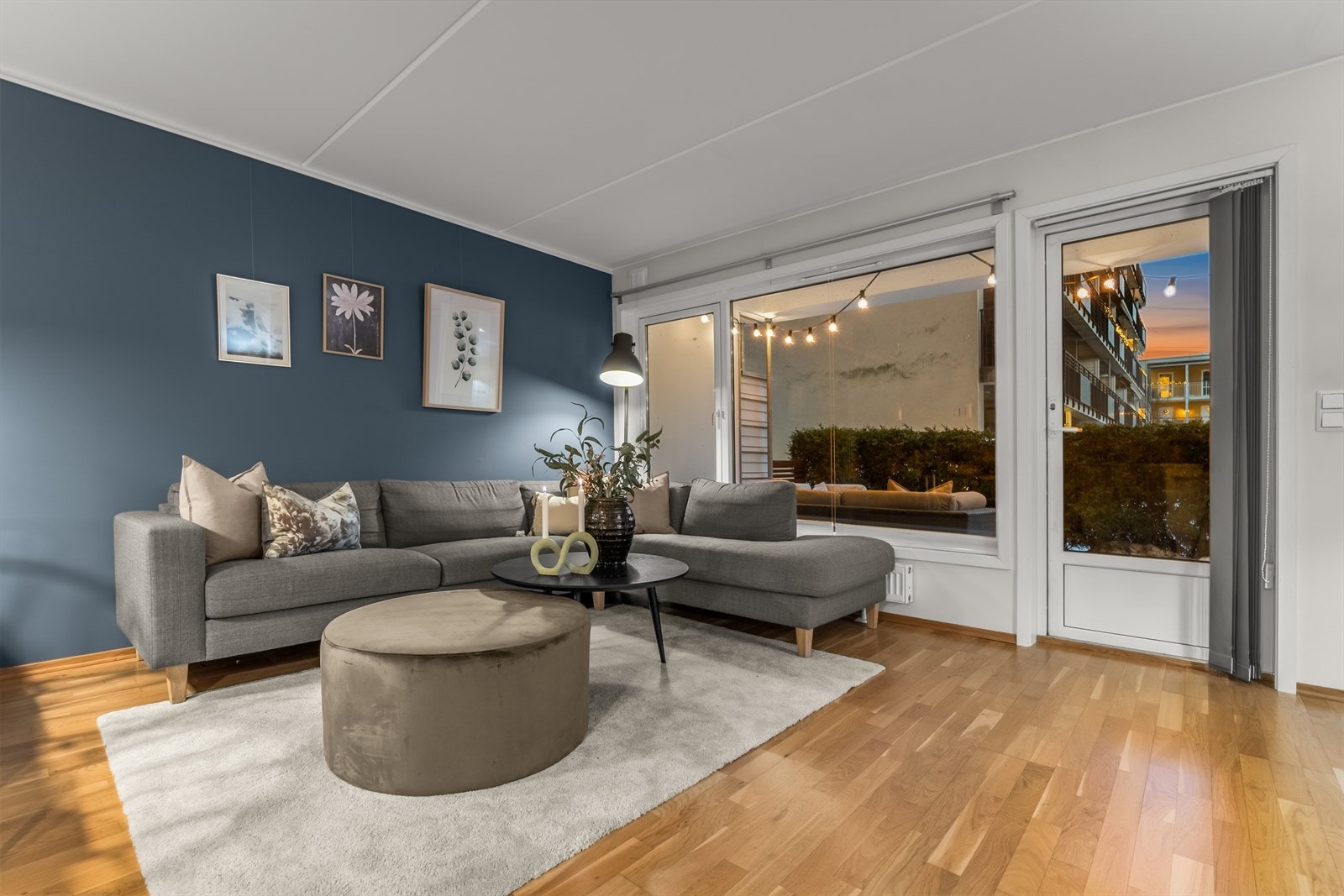 De månedlige felleskostnadene inkluderer blant annet á-konto varmtvann, oppvarming, strøm og gass. Grunnpakke TV/internett fra Viken Fiber/Altibox er også inkludert. Galleribilde