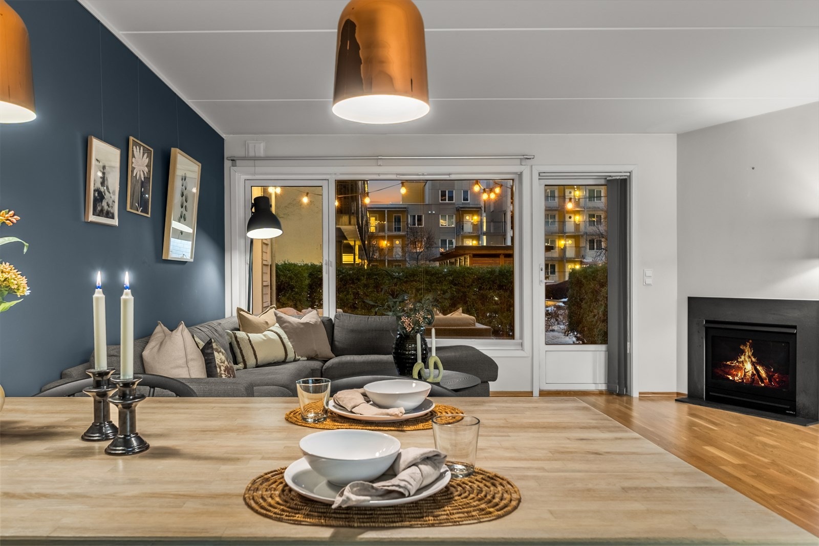 Her er det rikelig med plass til å samle venner og familie for hyggelige middagsselskaper og sosiale kvelder. Galleribilde