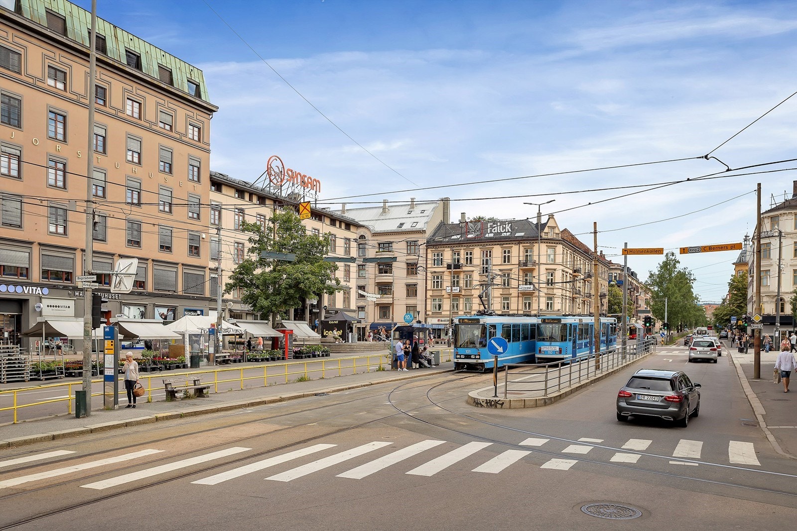 T-bane, buss og trikk i umiddelbar nærhet som tar deg til alle byens retninger. Galleribilde