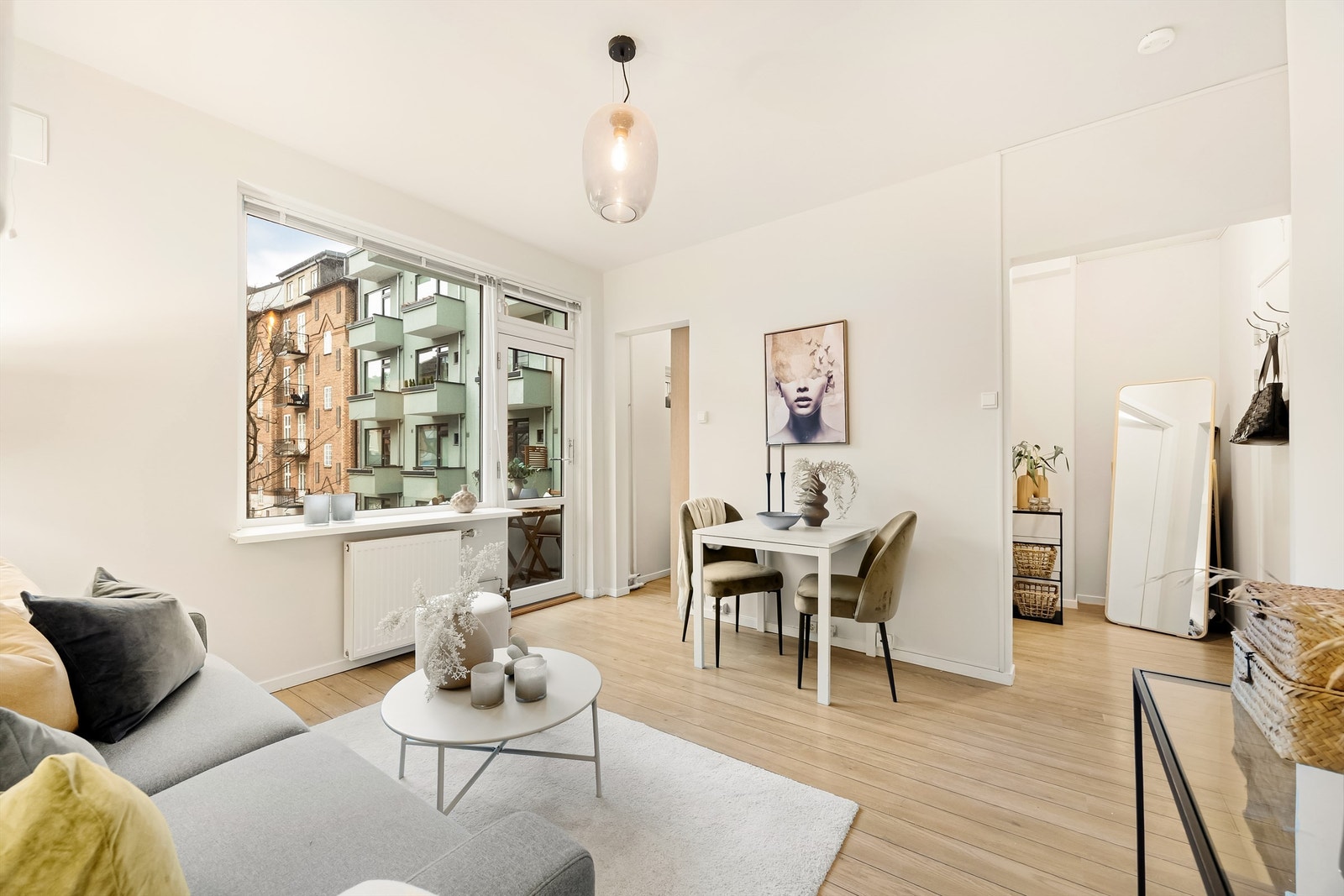 En arealeffektiv og nymalt andelsleilighet med balkong inn mot bakgård! Galleribilde