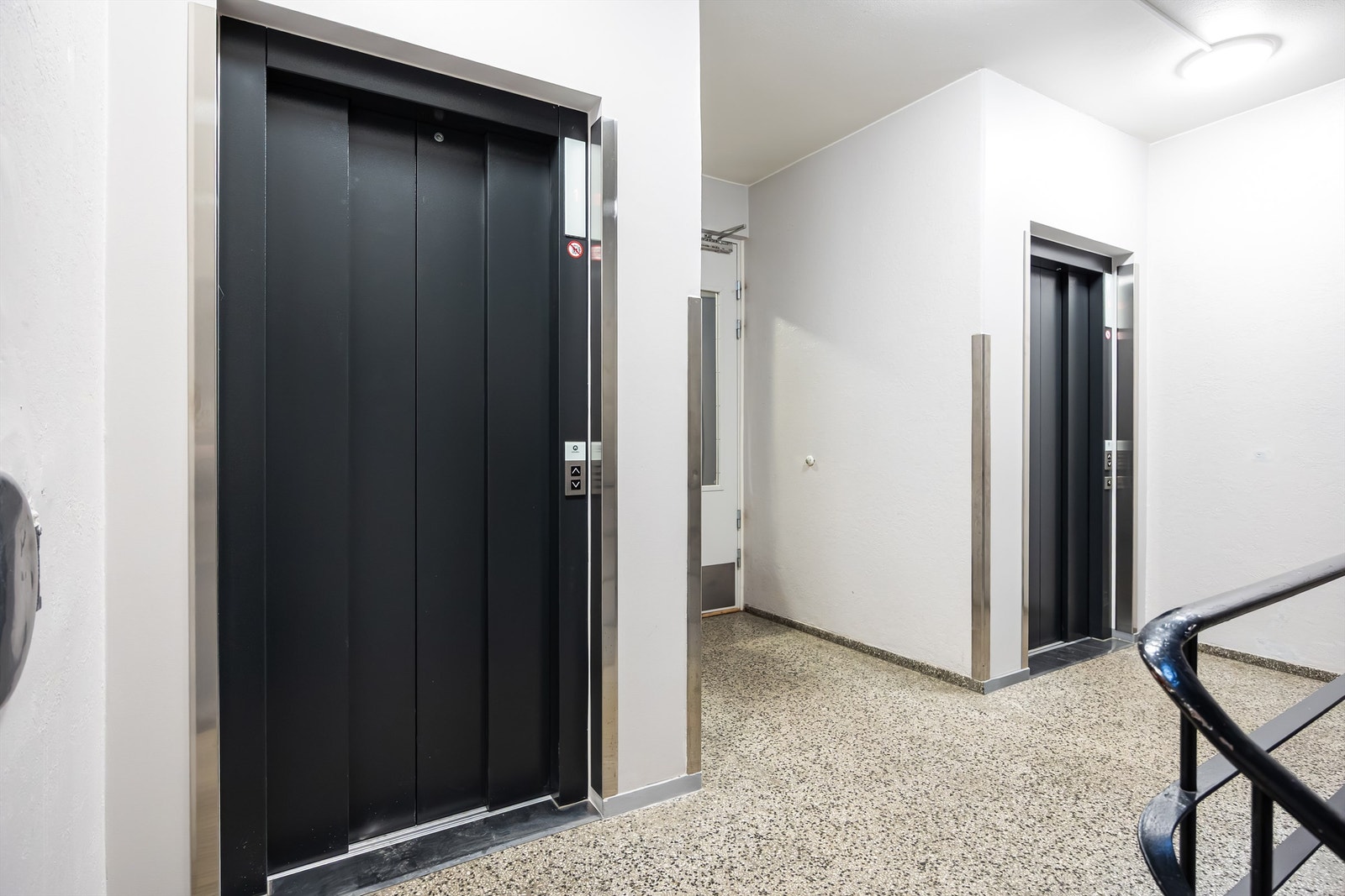 Det er heis i bygården. Galleribilde