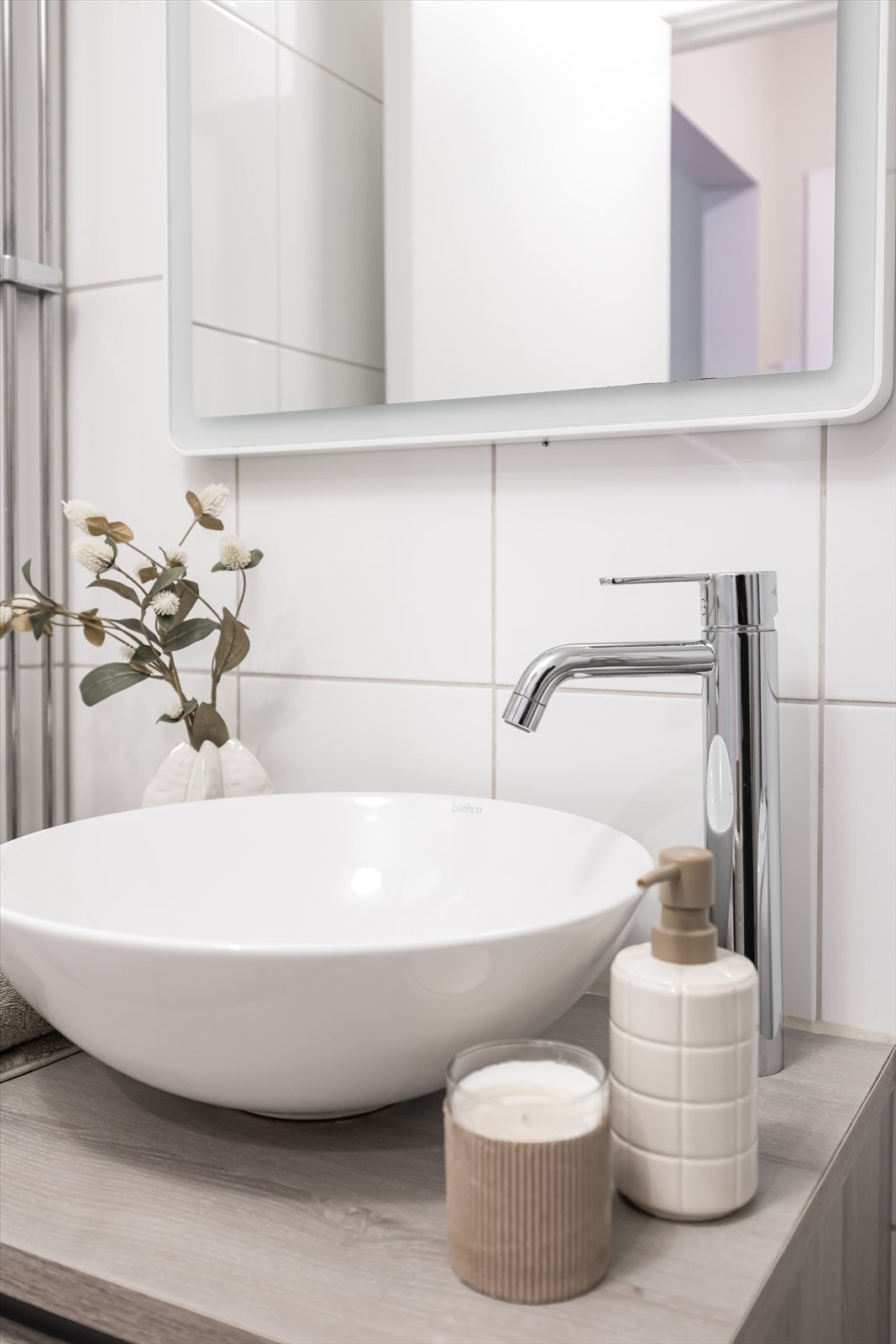 Nåværende eier har oppgradert med ny innredning, skålvask og nytt blandebatteri i sin eiertid. Galleribilde