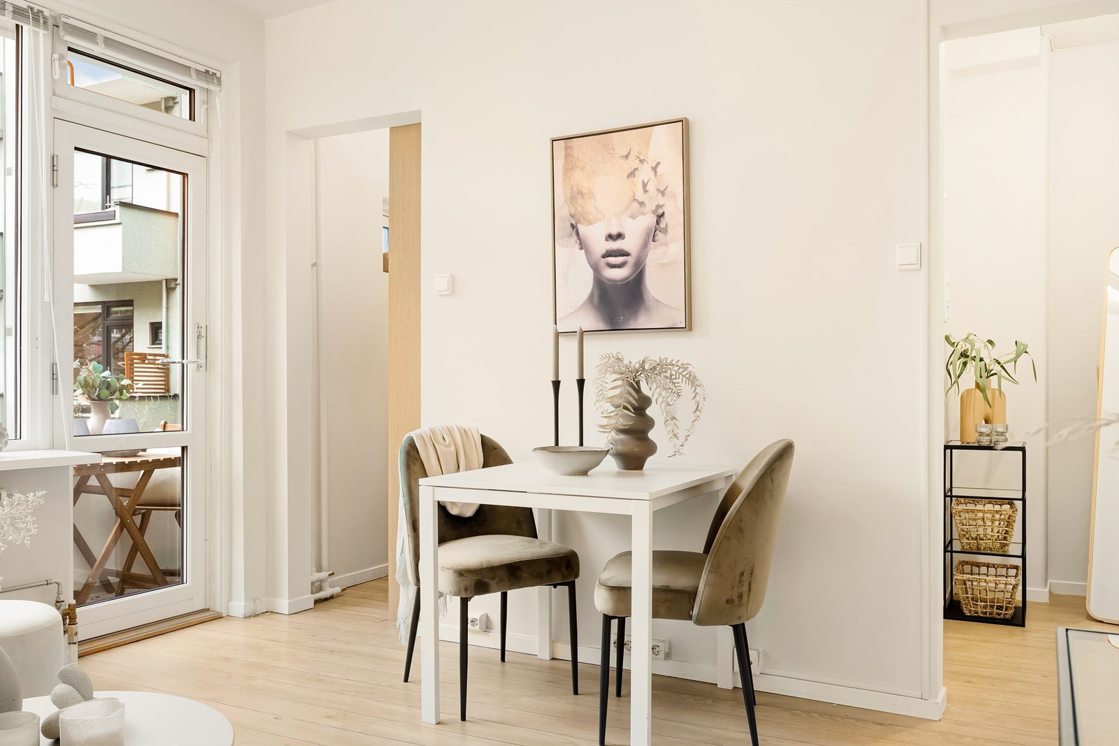 Slitesterkt laminatgulv er lagt nytt i selgers eiertid. Galleribilde