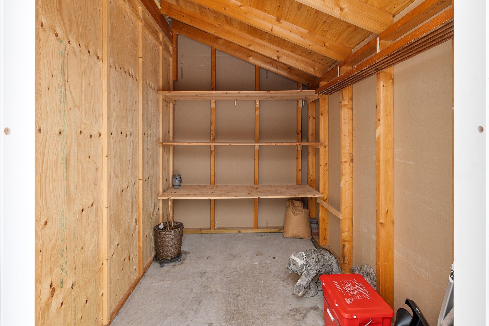 Utebod på 5 kvm med mye lagringsplass. Galleribilde