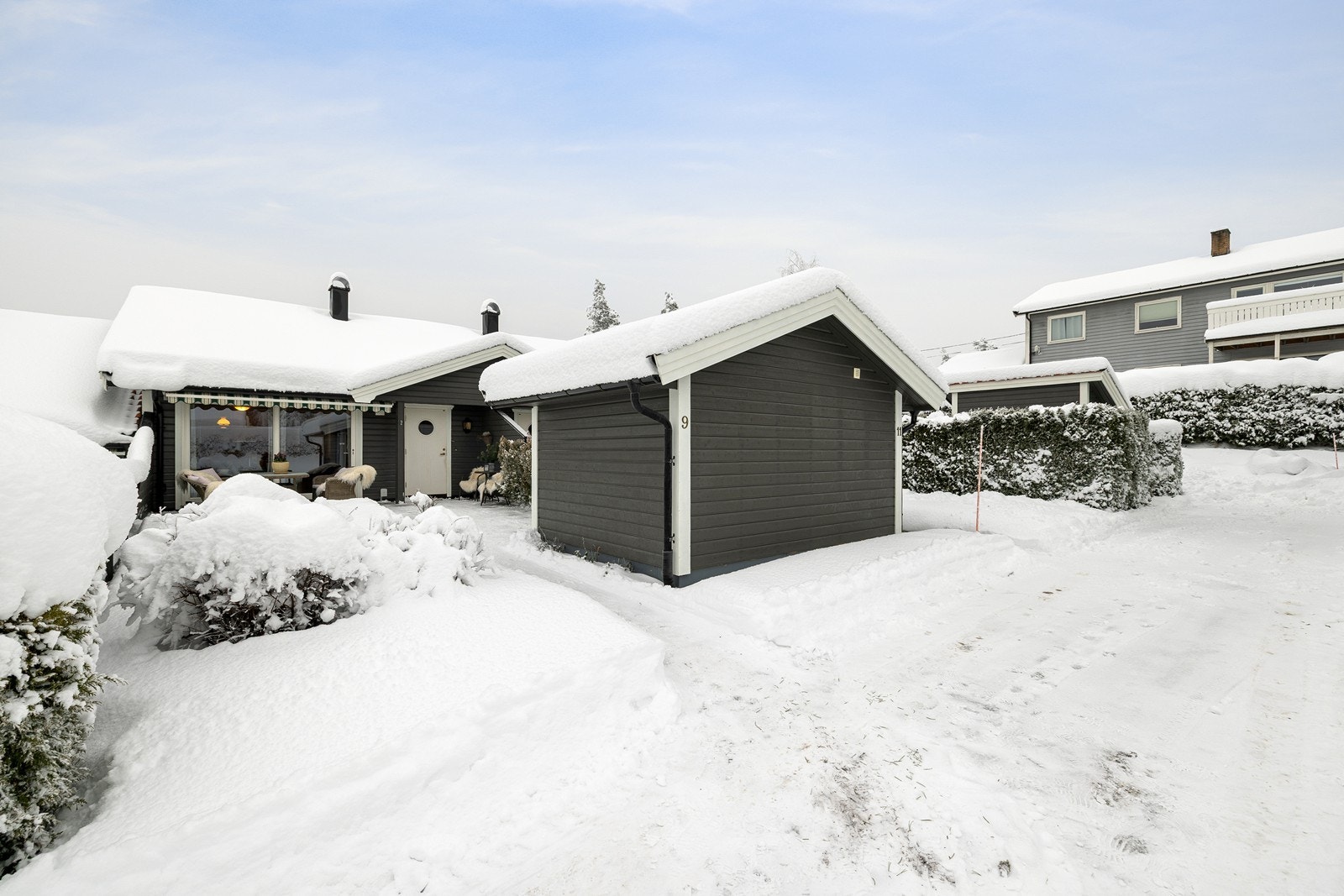 Denne praktiske rekkehusleiligheten fra 2005 har livsløpsstandard med alt på ett plan. Galleribilde