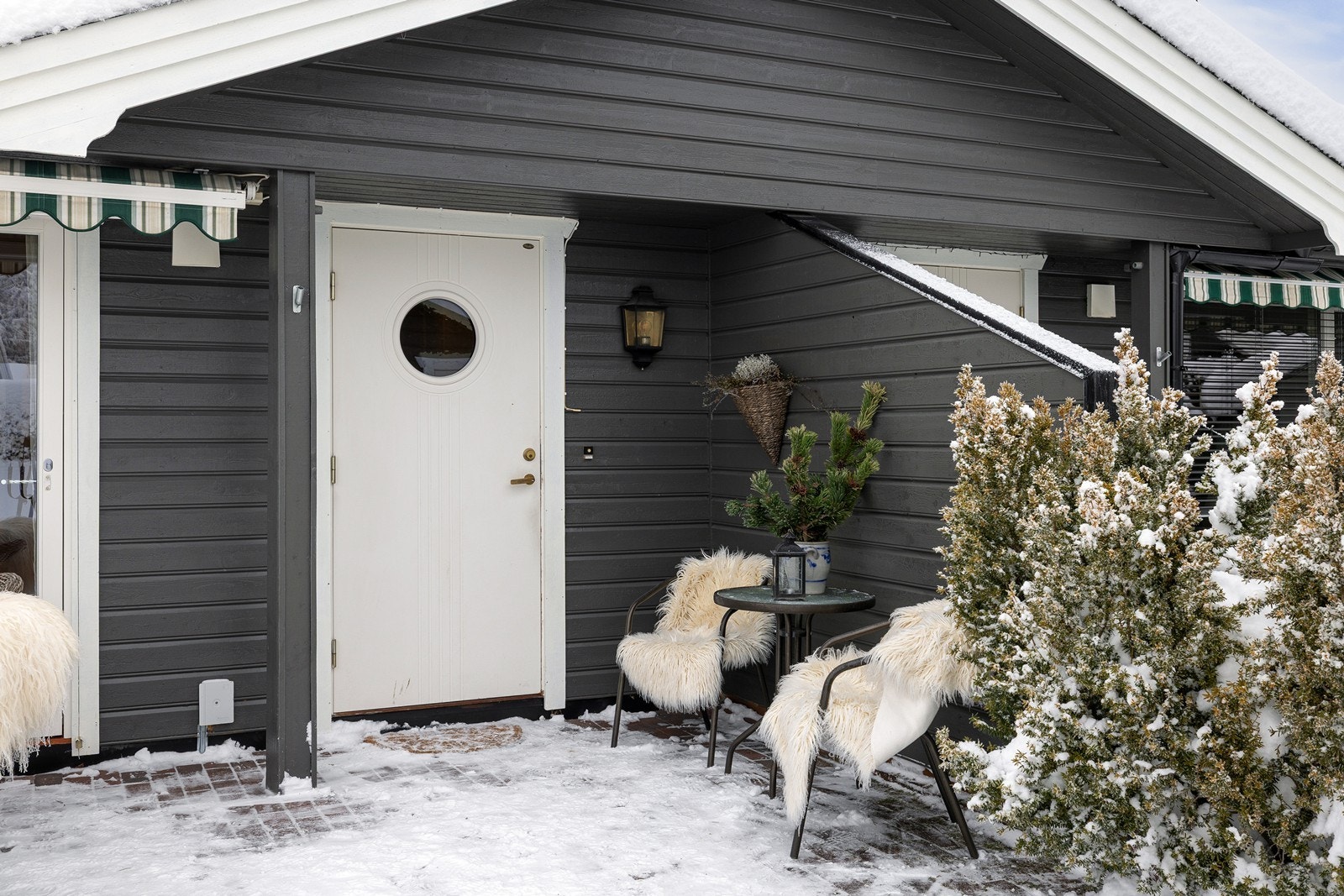 Fra inngangspartiet er det også tilgang til en praktisk utvendig bod. Galleribilde