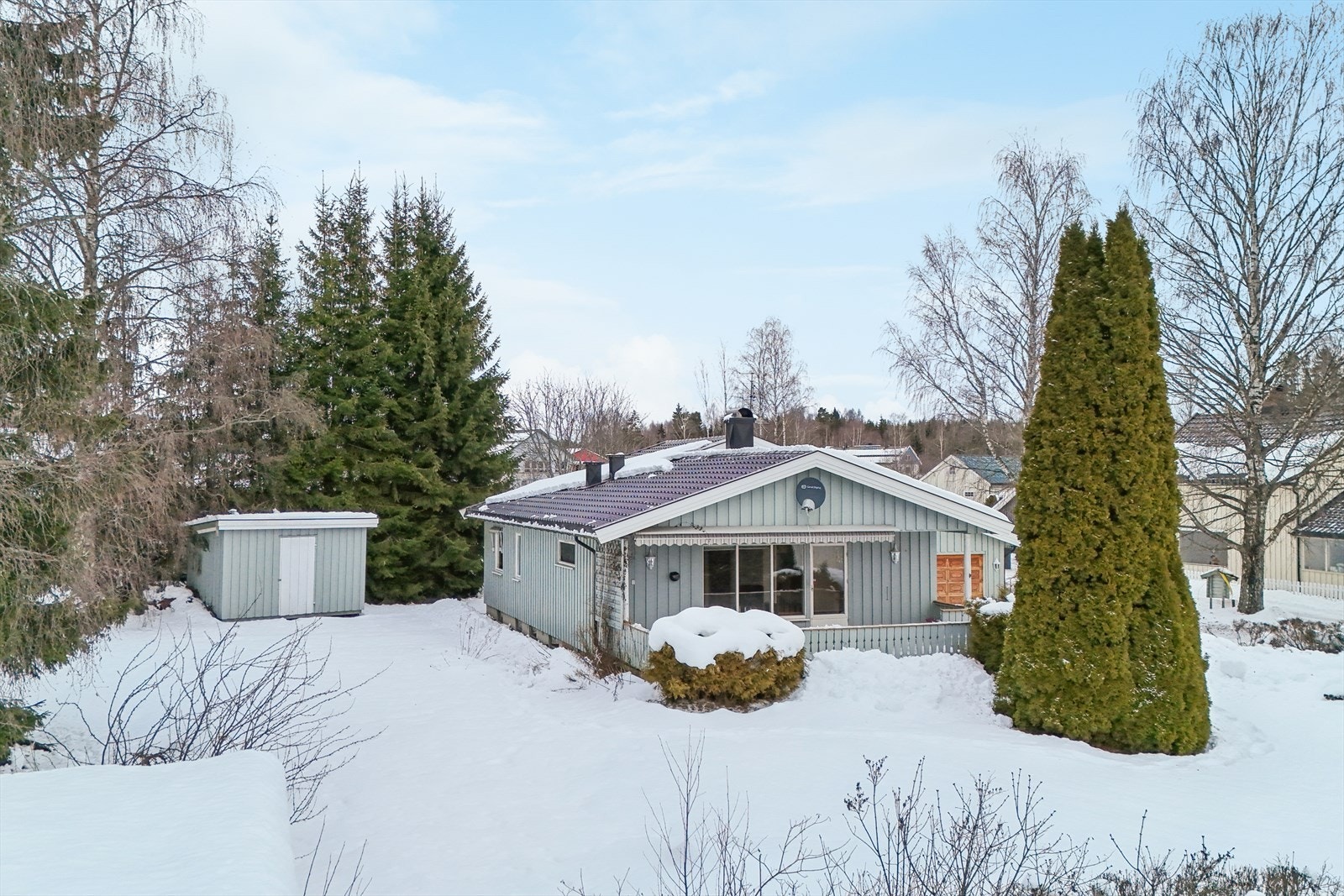 Frittstående bod på tomten for ekstra oppbevaring. Galleribilde
