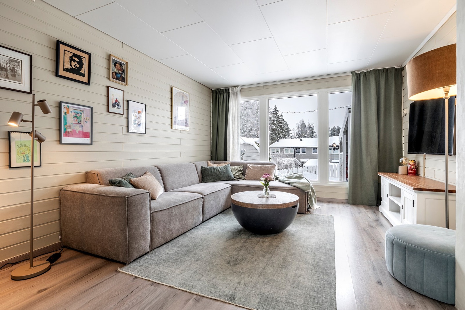 Dette er et familievennlig og pent rekkehus over to etasjer. Galleribilde