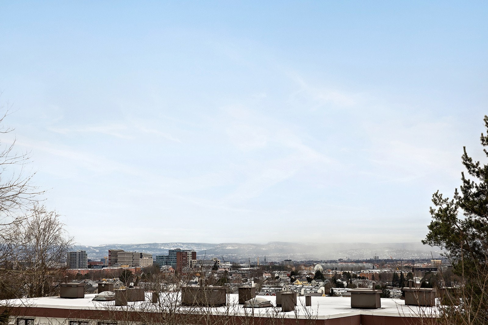 En pen 2 roms med flott utsikt Galleribilde