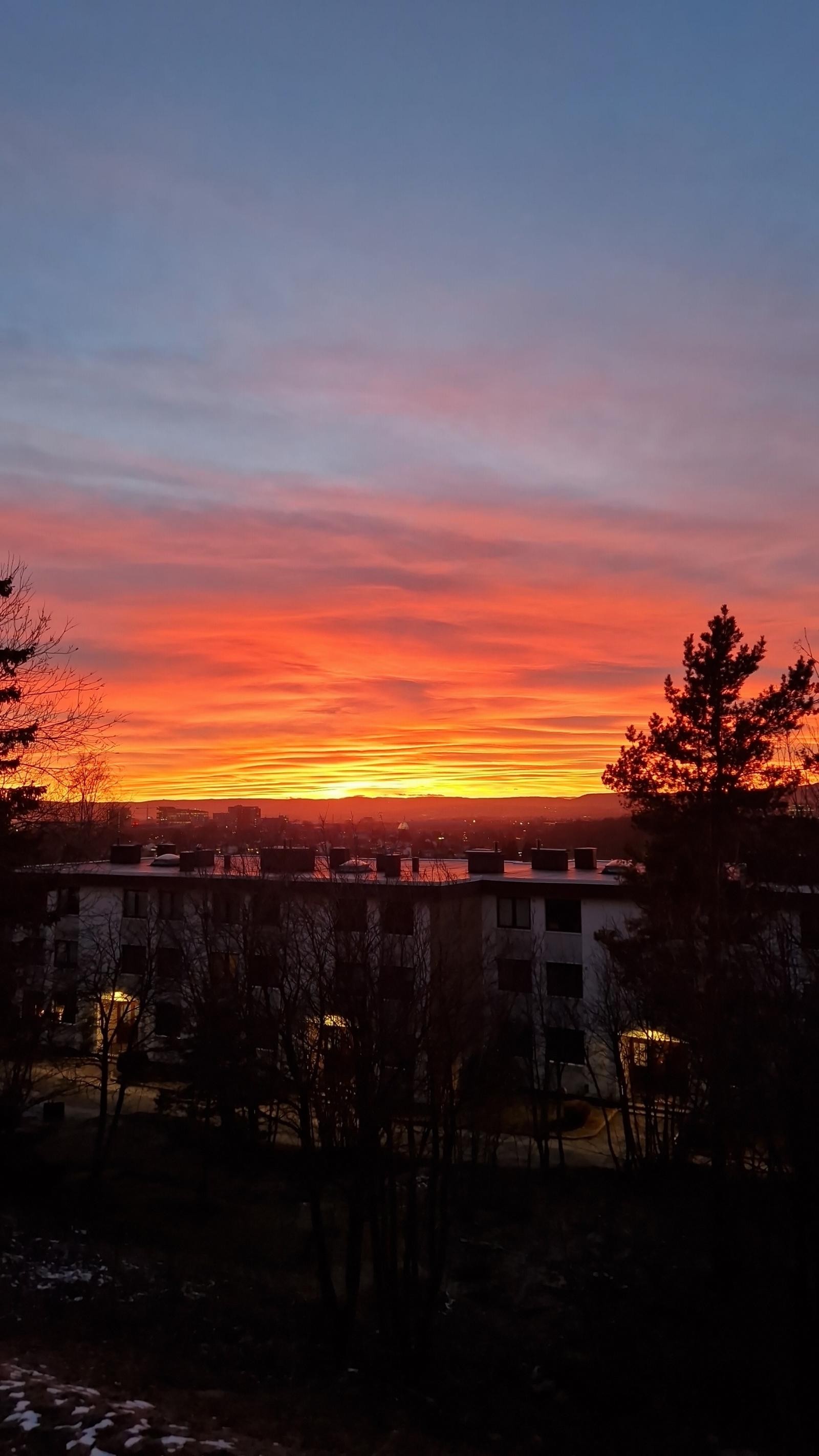 Utsikt med solgang- Bilde fra selger Galleribilde