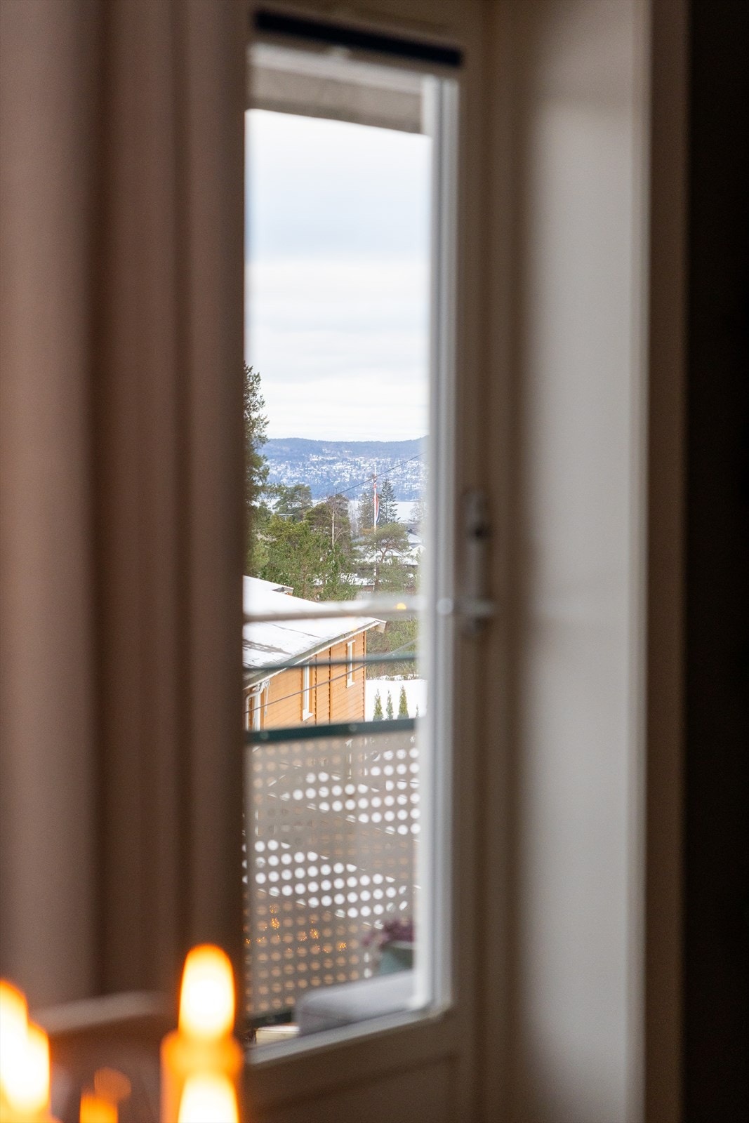 Sjøgløtt fra spisebordet. Galleribilde