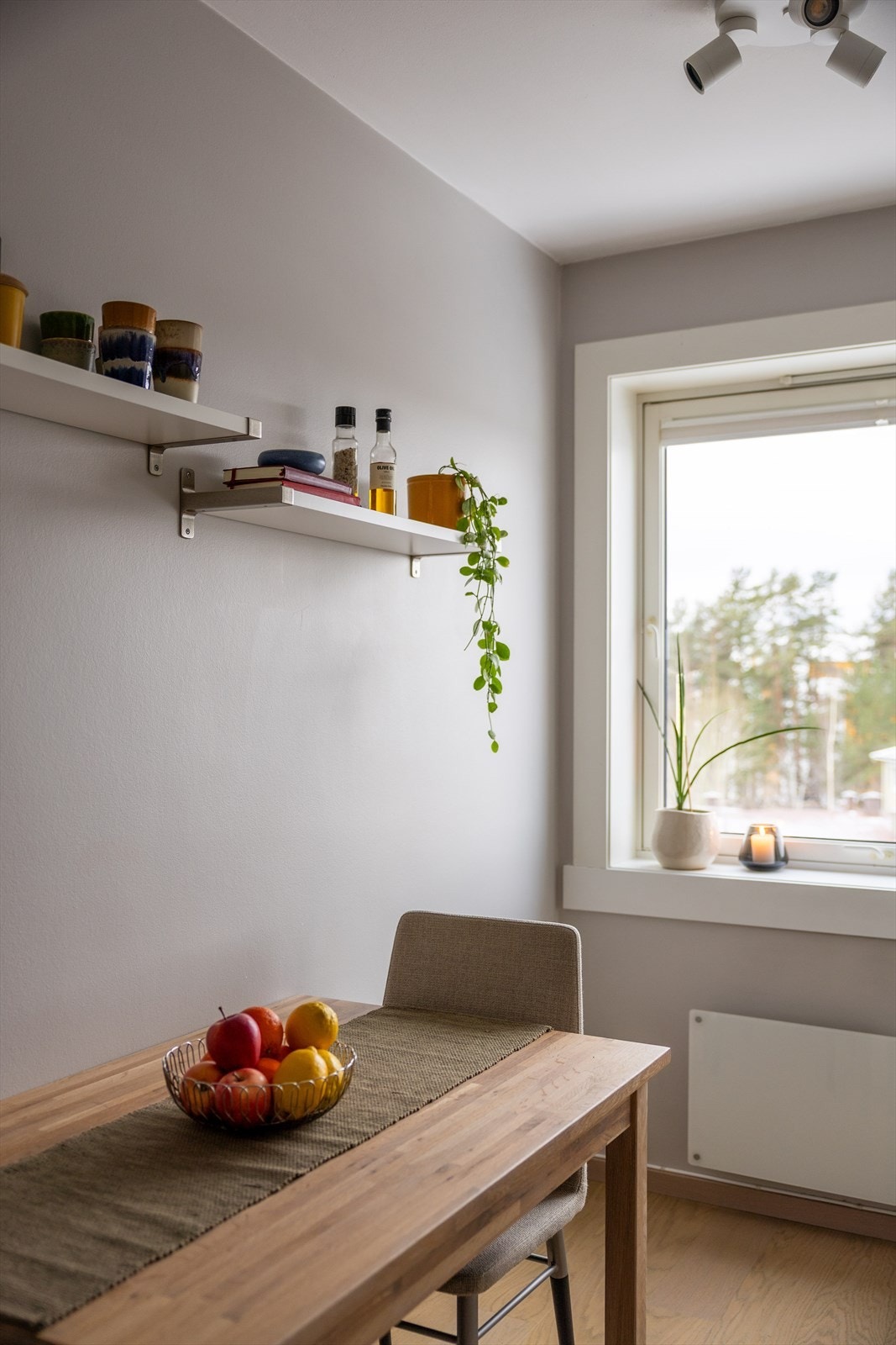 God takbelysning med downlight-spotter. Galleribilde