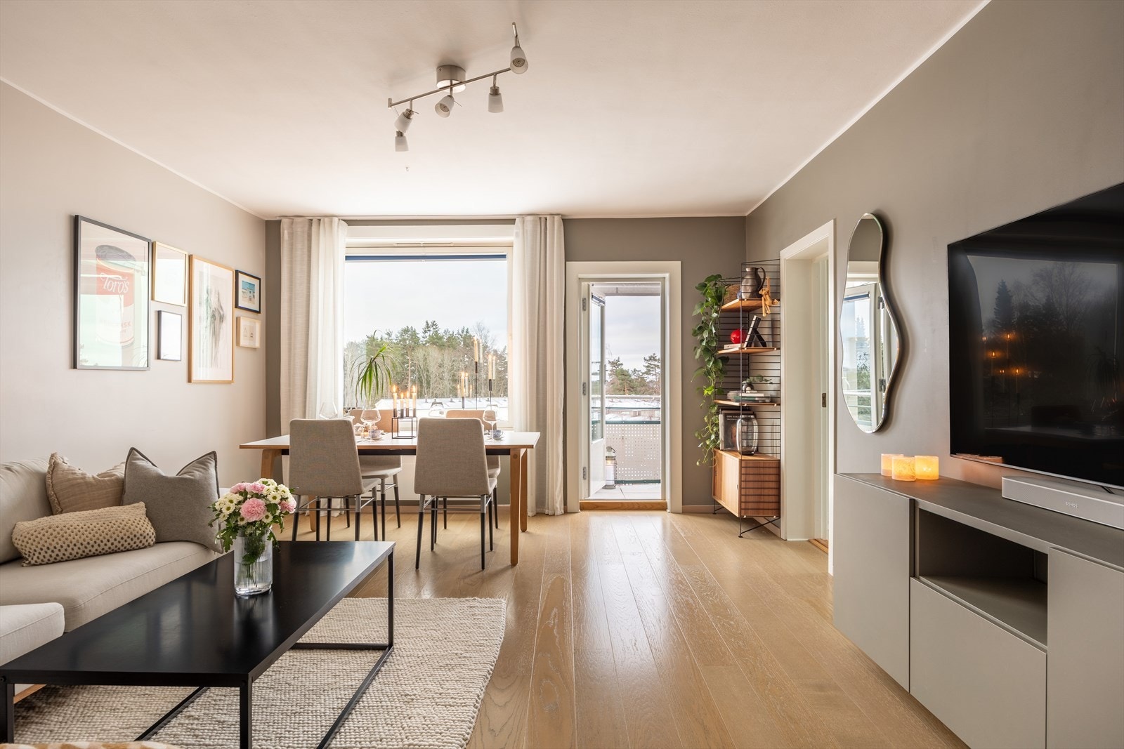 Gråsteinveien 34 presenteres av EiendomsMegler 1 v/Grunde Bergan Skillebekk. Galleribilde