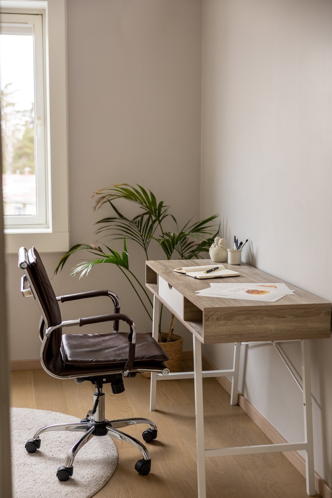 Rommet gjør seg selvfølgelig også som et utmerket hjemmekontor. Galleribilde