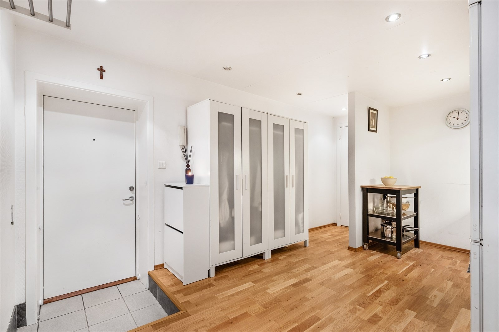 Inngangsparti med god garderobeplass. Galleribilde