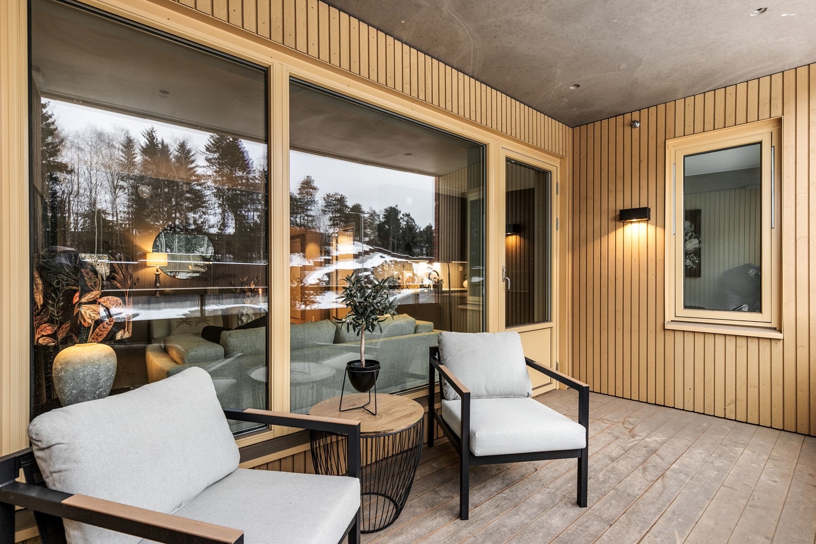 Utgang til flott balkong på 9,1 kvm Galleribilde