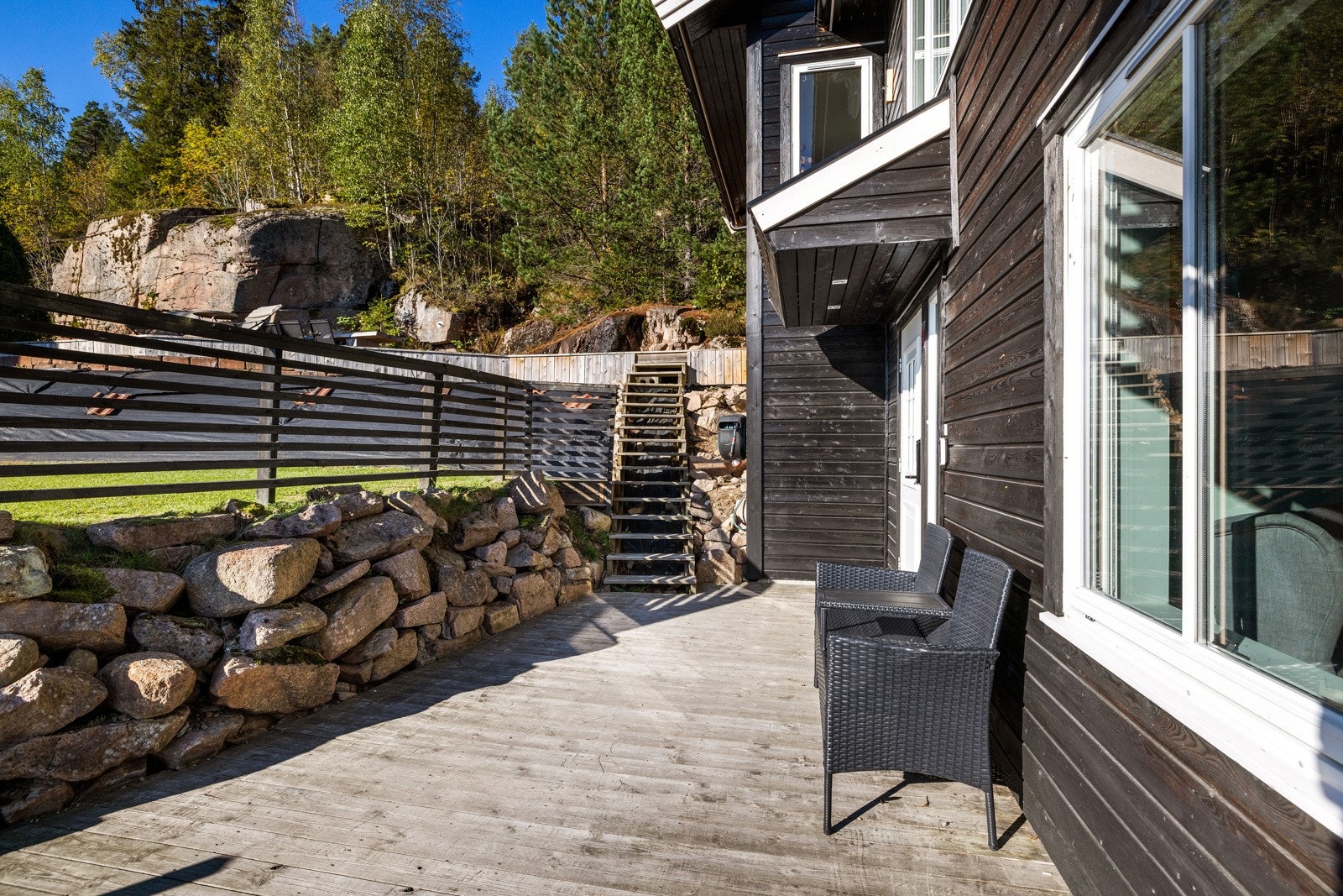 Inngangparti med terrasse. Galleribilde