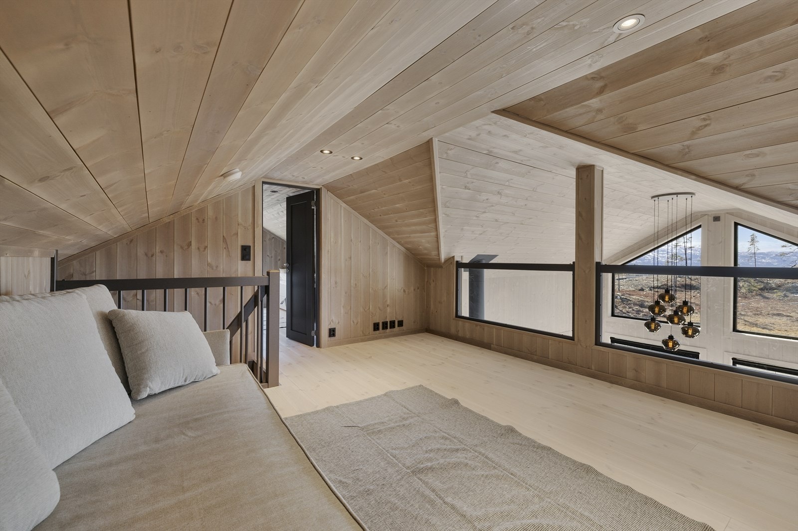 Hems bestående av loftstue og to hemsrom Galleribilde