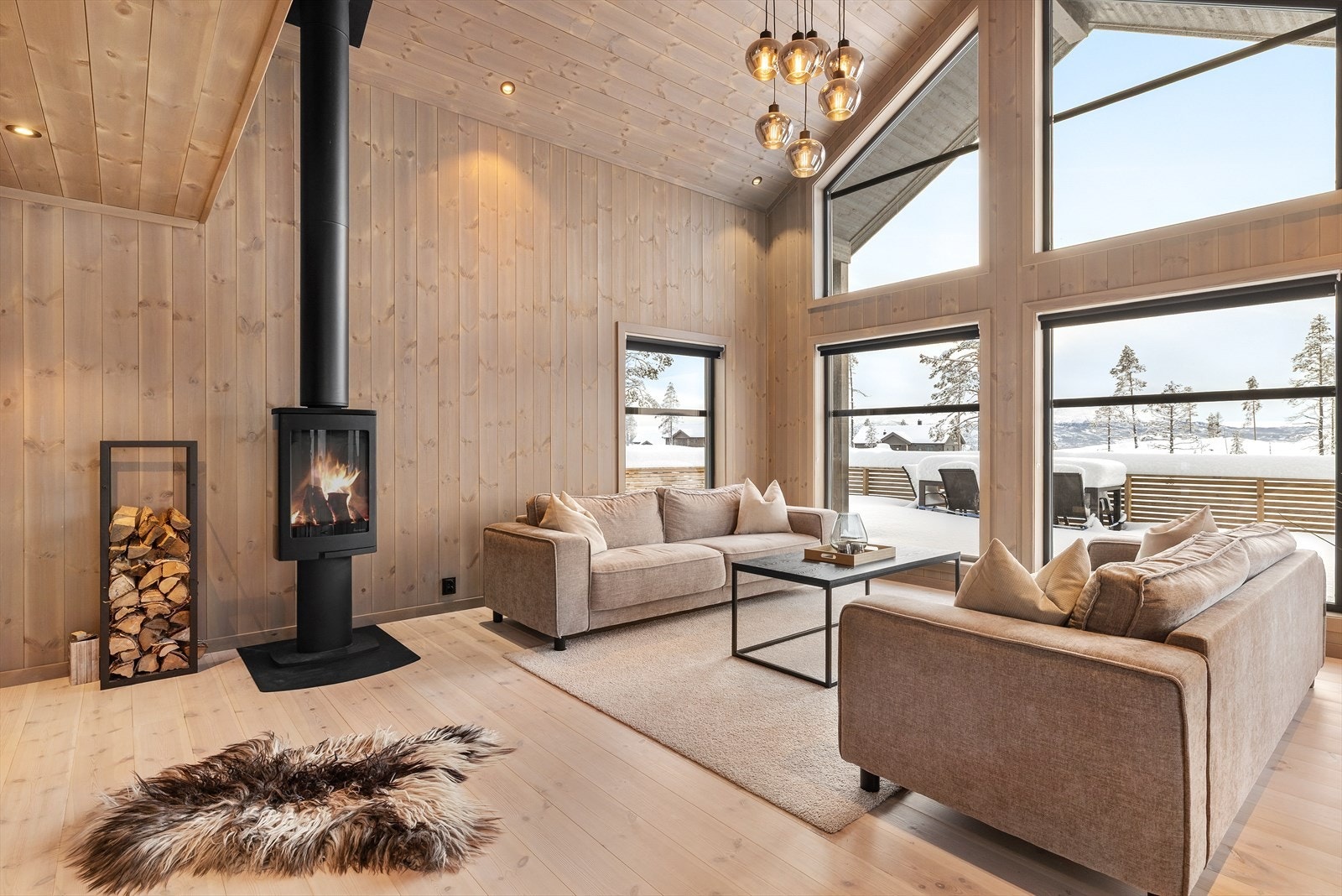 Nyere hytte med masse lys og sol - Hytta holder en gjennomgående høy standard Galleribilde