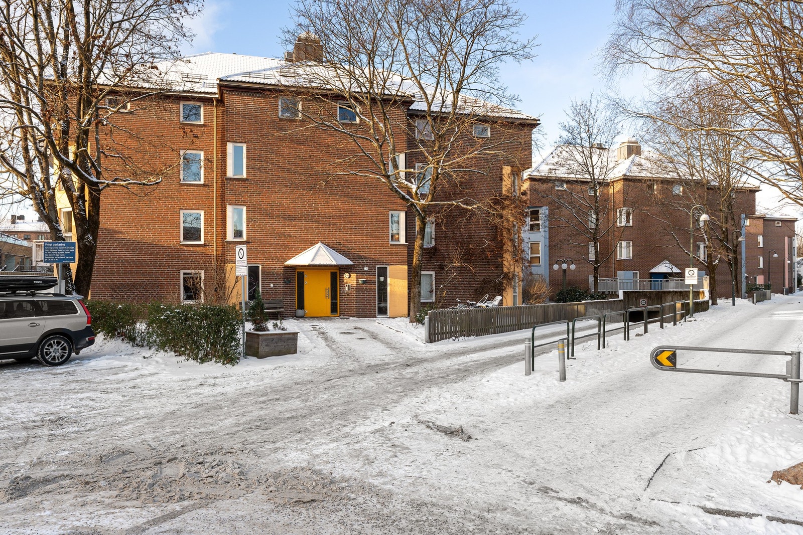 Flott gård i rolige omgivelser. Galleribilde