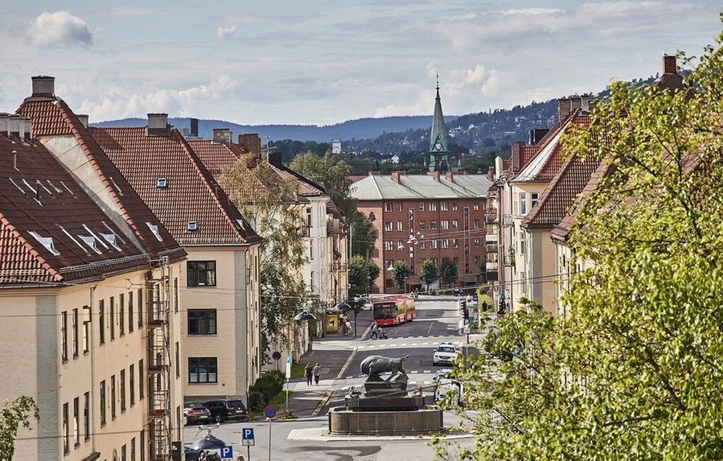 Kort vei ned til Torshov Galleribilde