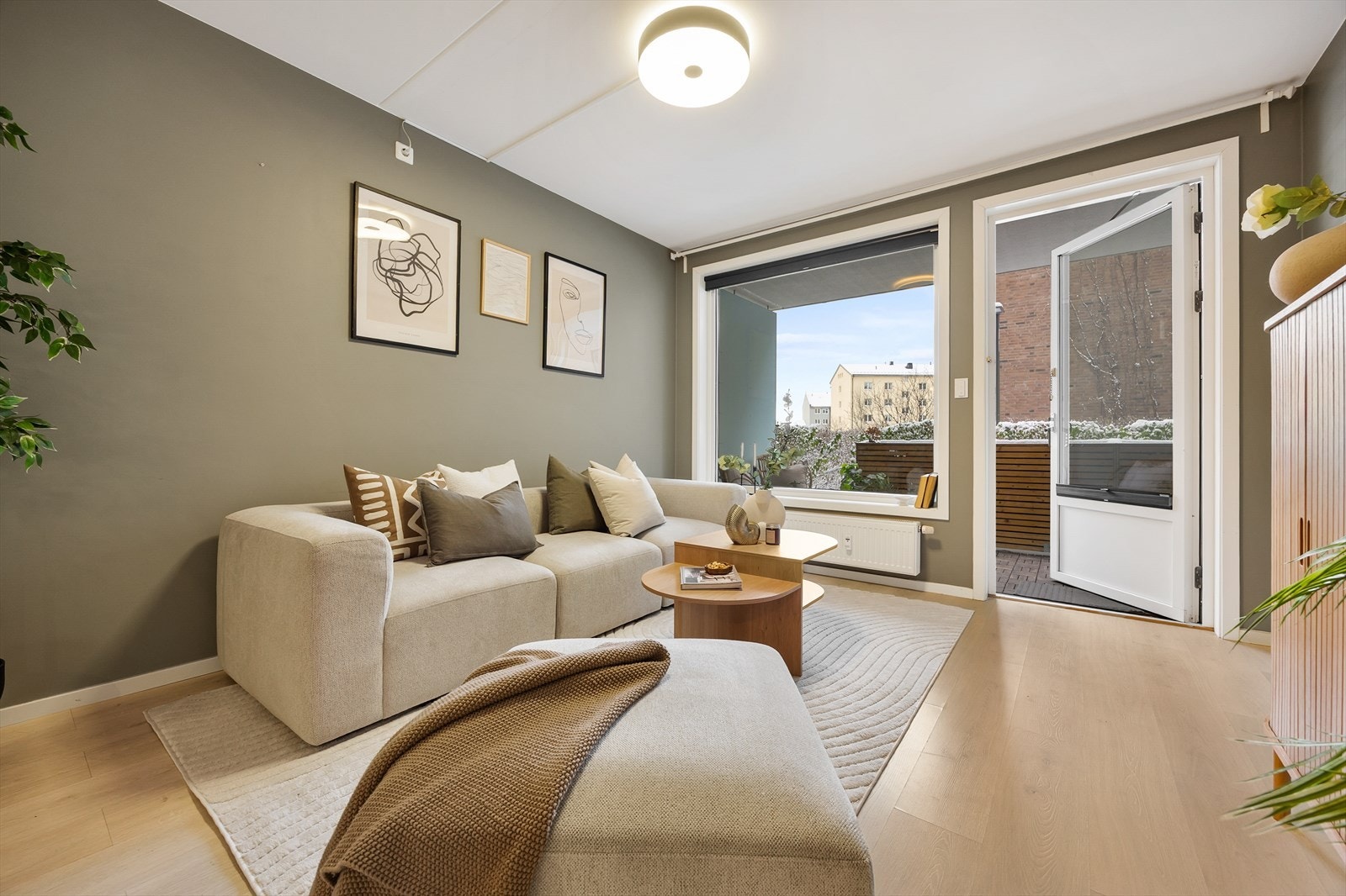 Fra stuen er det direkte utgang til en markterrasse på 7 m². Galleribilde