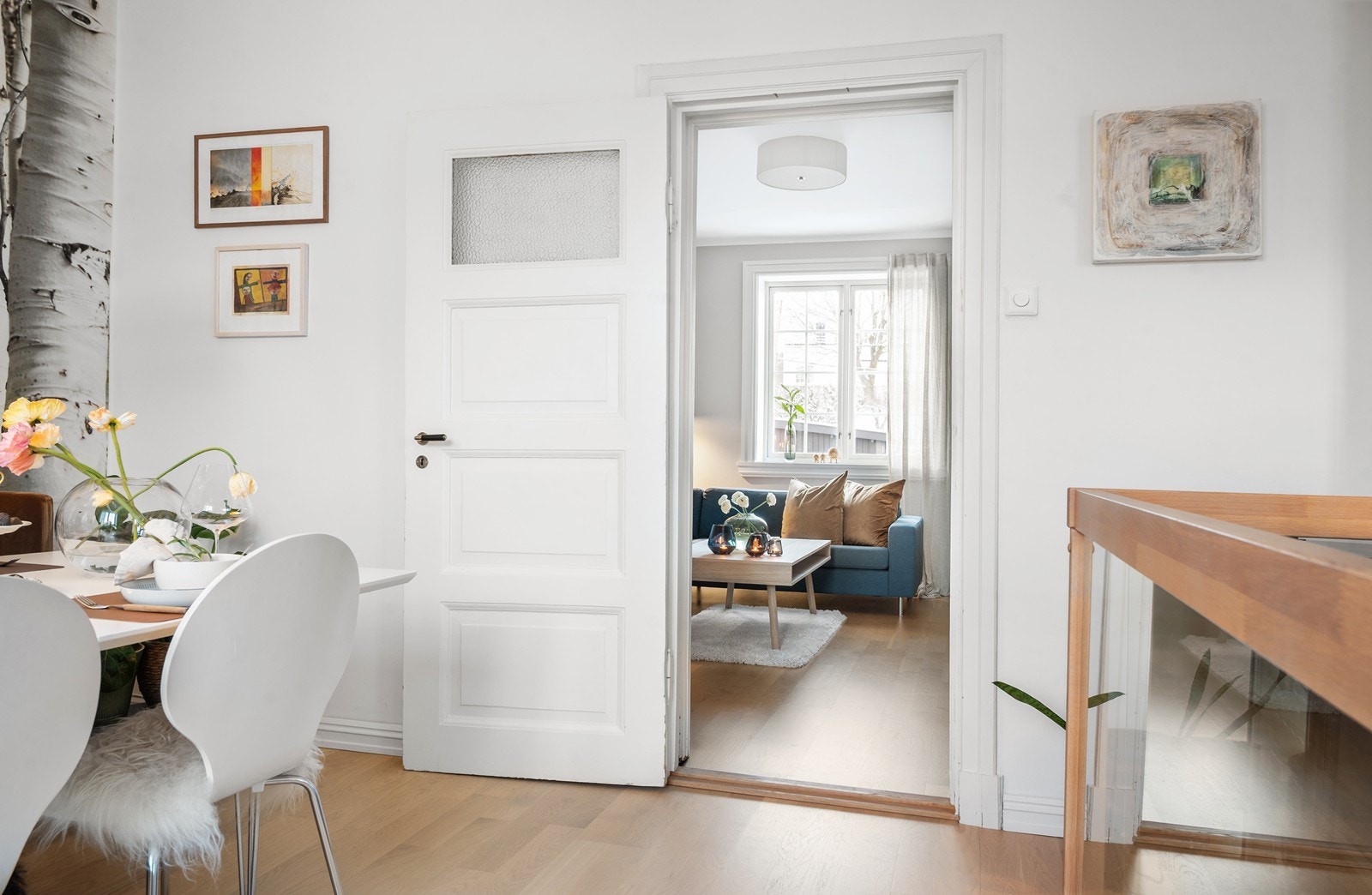 Dør mellom stue og kjøkken Galleribilde