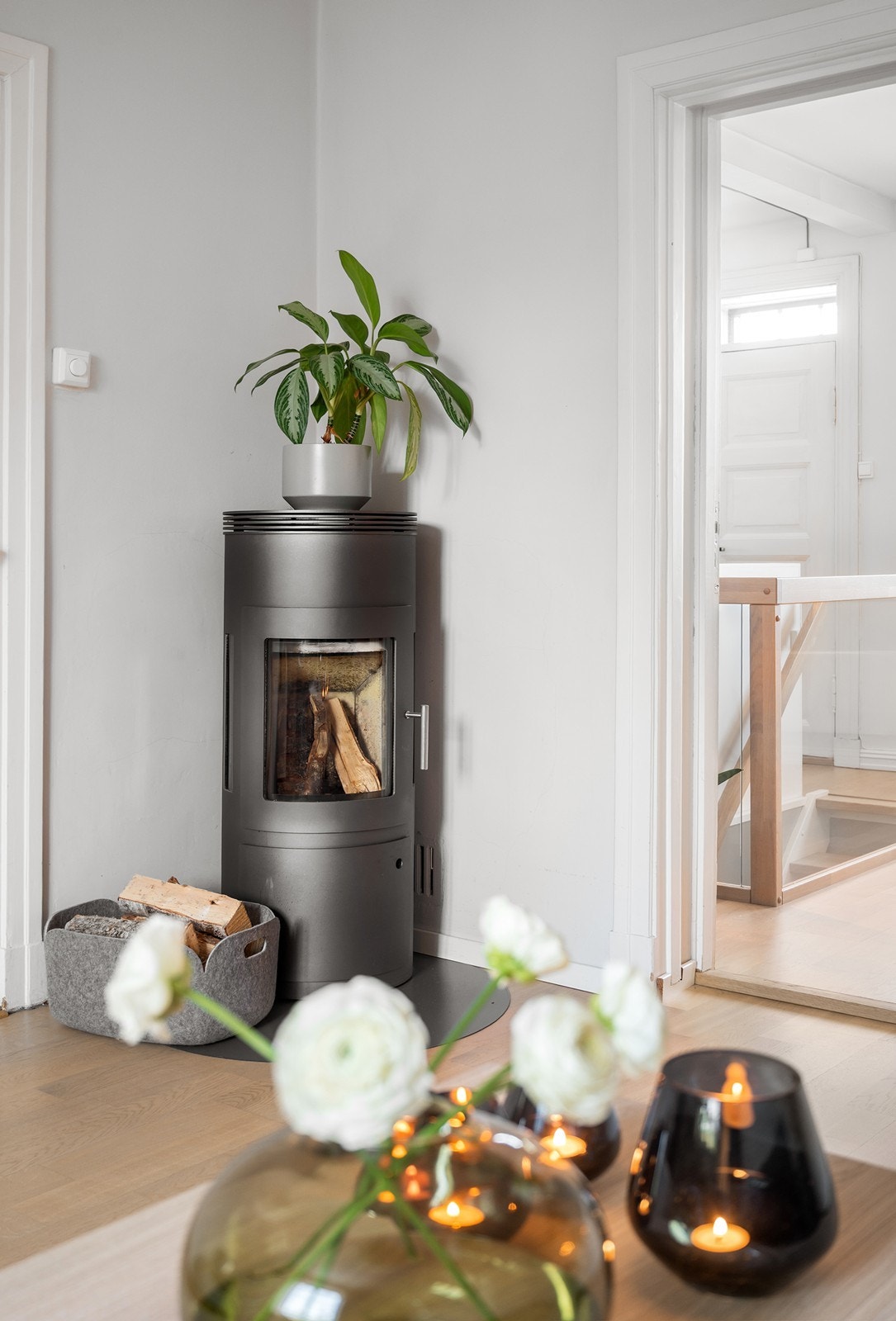 Lun peisovn som varmer godt på kalde dager. Pipeløp er rehabilitert Galleribilde