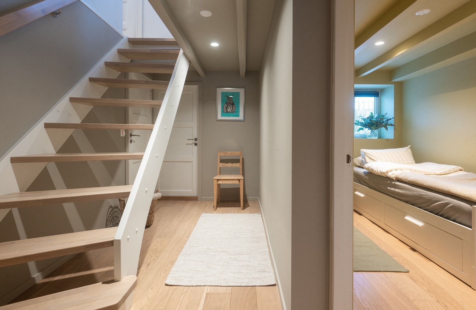 Trapp ned til soveromsetasje Galleribilde