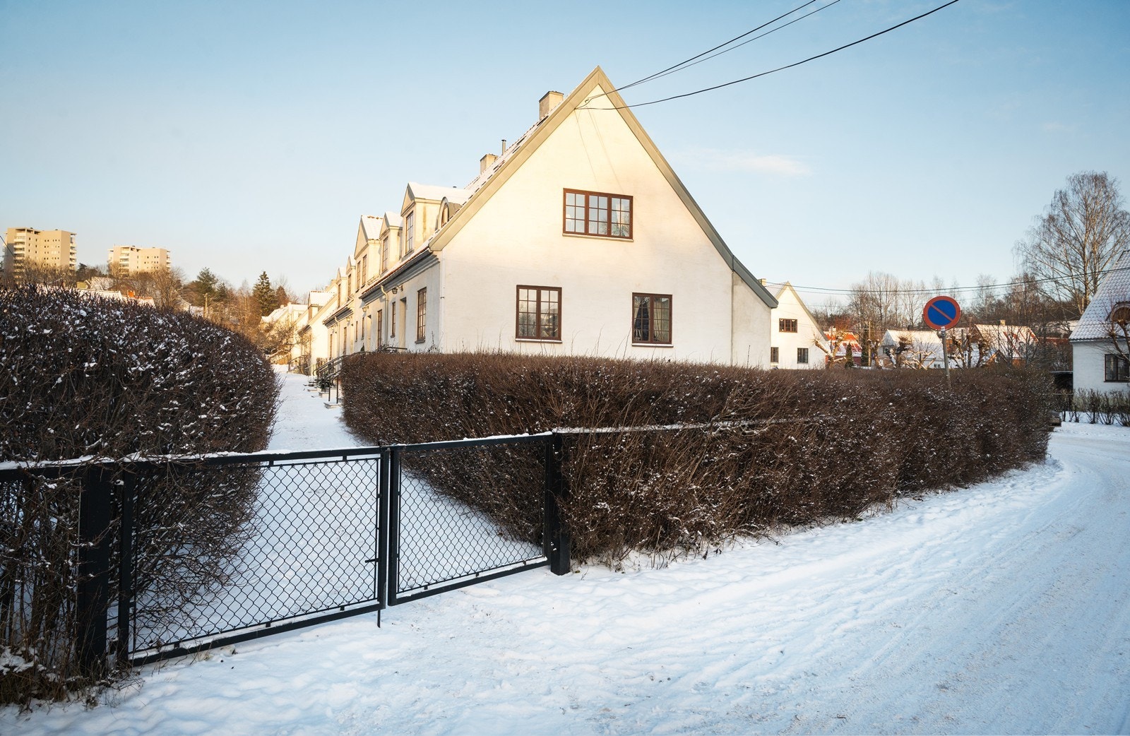 Området er inngjerdet og barnevennlig med port mot gate. Galleribilde