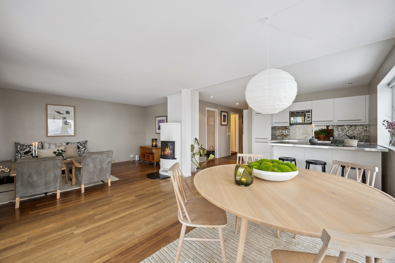 Den inneholder stue med åpen kjøkkenløsning, to soverom, bad og teknisk rom Galleribilde