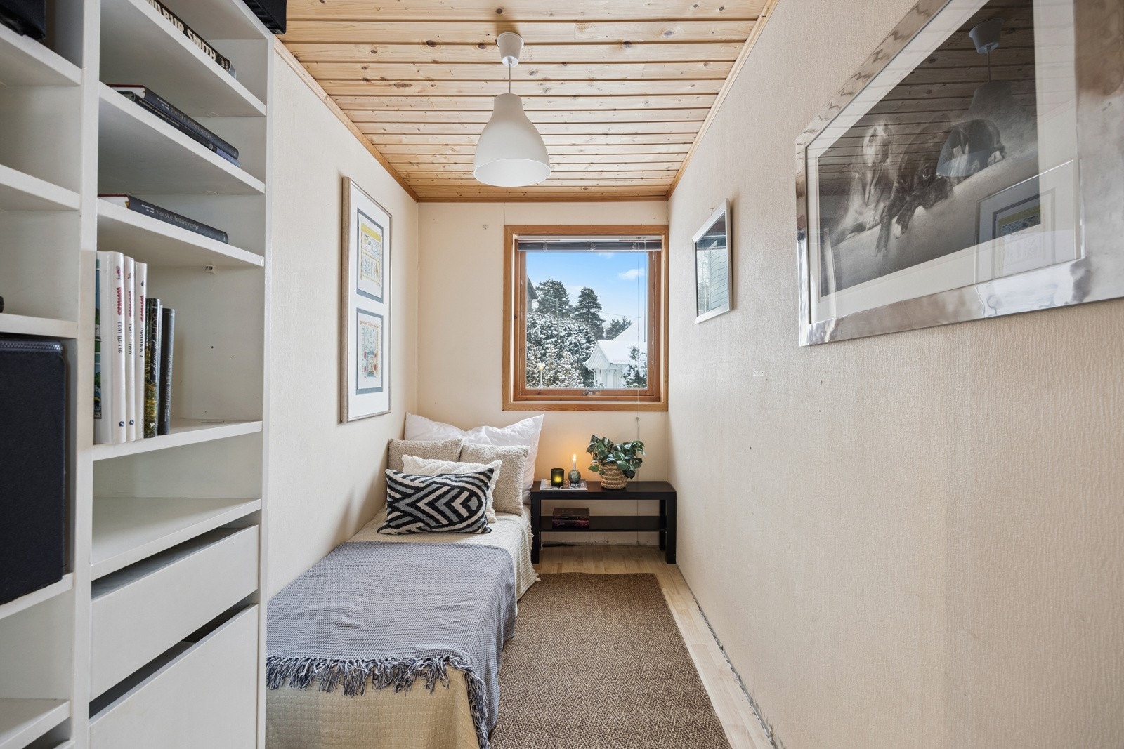 Boligen har totalt 6 soverom, hvis man teller med to i hybeldelen. Galleribilde