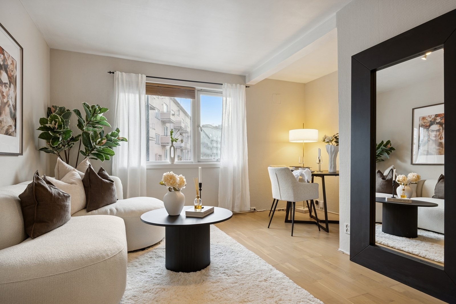 Her er det plass til spisebord i tilknytning til stuen. Galleribilde