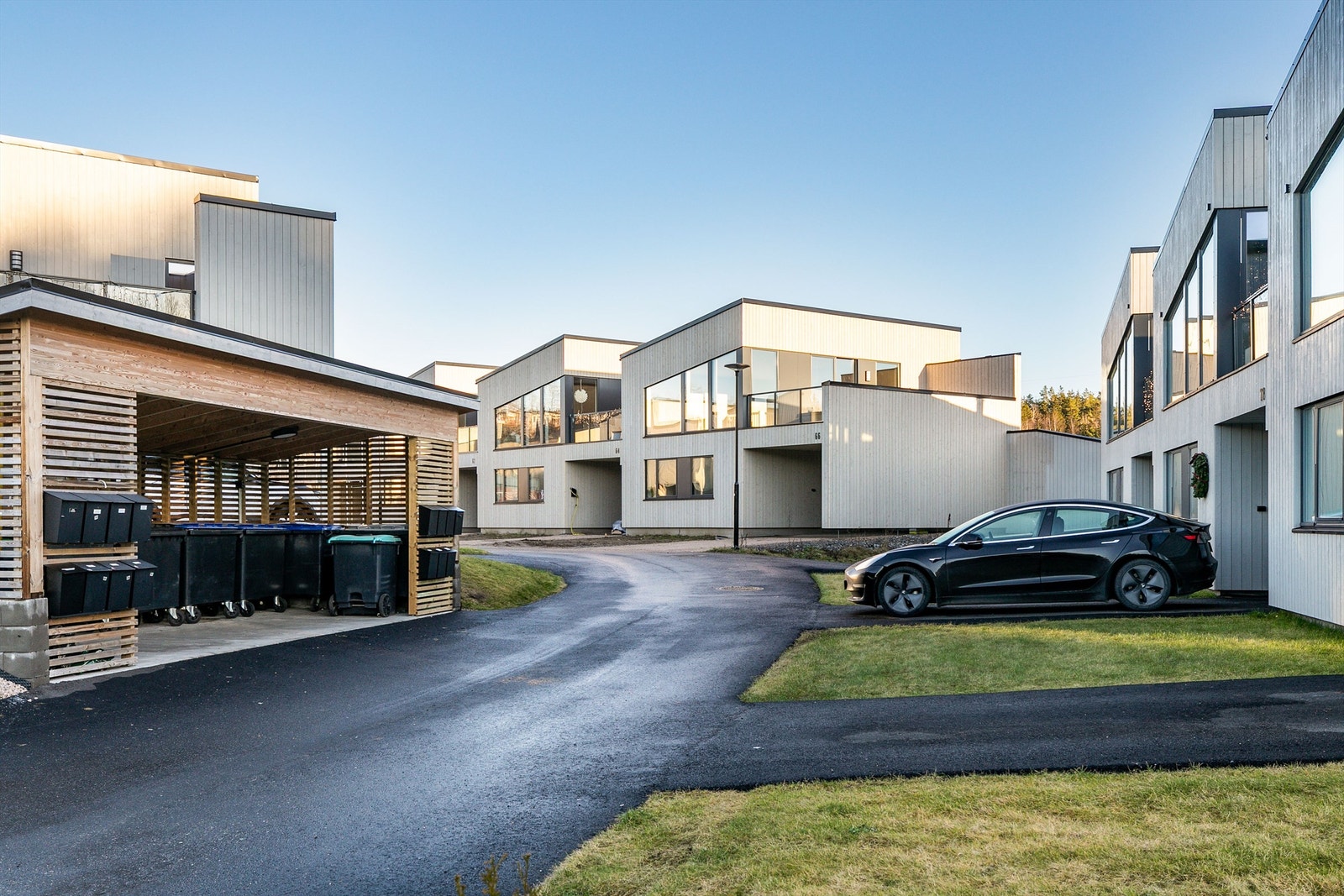 Tunet boligsameie er under oppføring og består av består av 15 eneboliger i rekke/kjede. Galleribilde