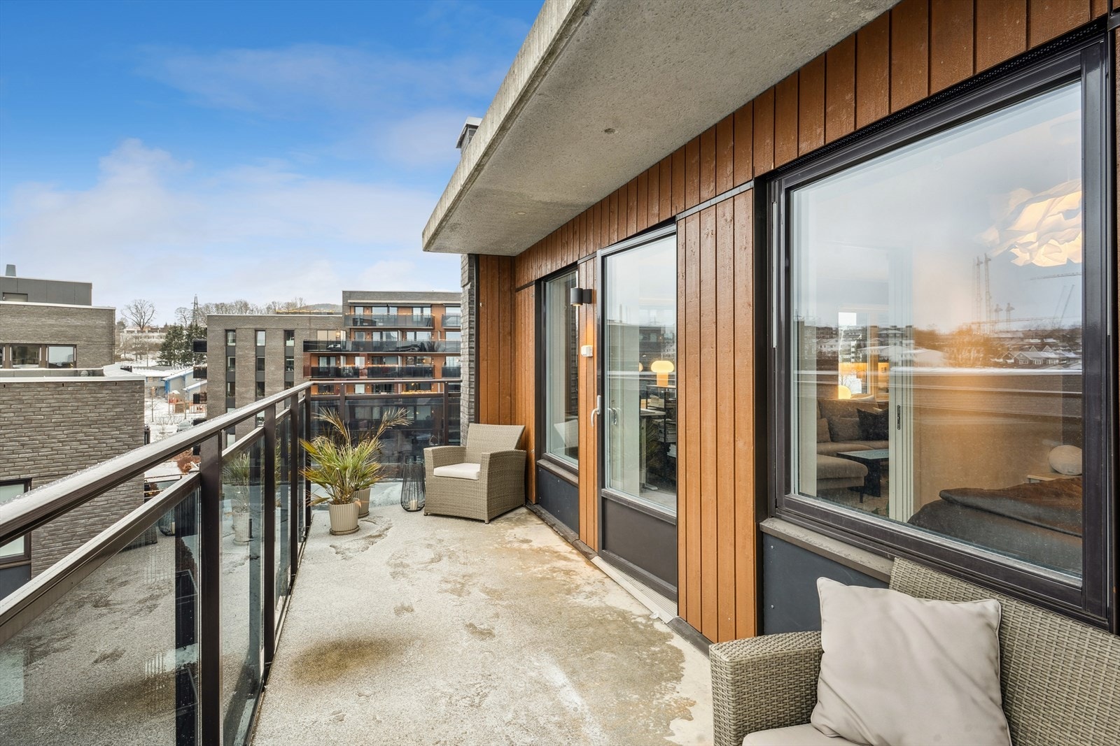 Boligen har som nevnt en svært god intern beliggenhet og ligger høyt til. Galleribilde