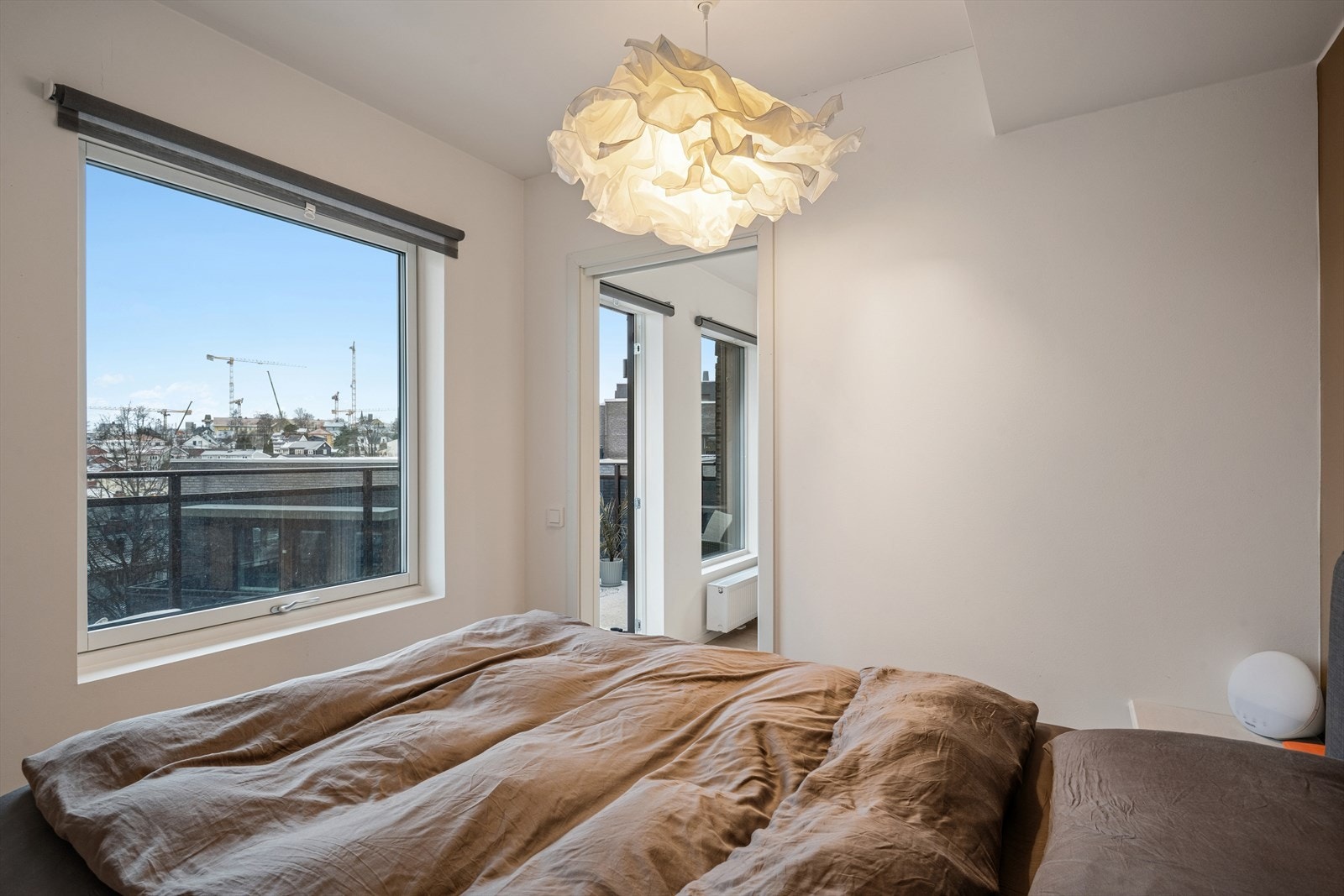 Rommets gode størrelse og funksjonelle løsninger gjør det velegnet som en rolig og komfortabel sone i boligen. Galleribilde