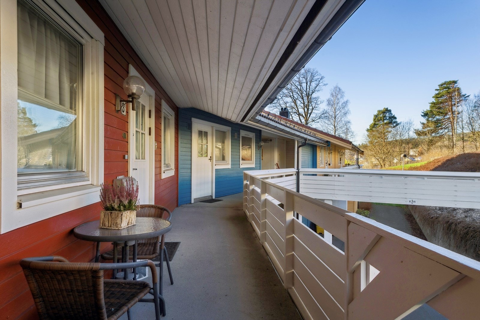 Ved inngangspartiet er det plass til en trivelig, liten sittegruppe. Galleribilde