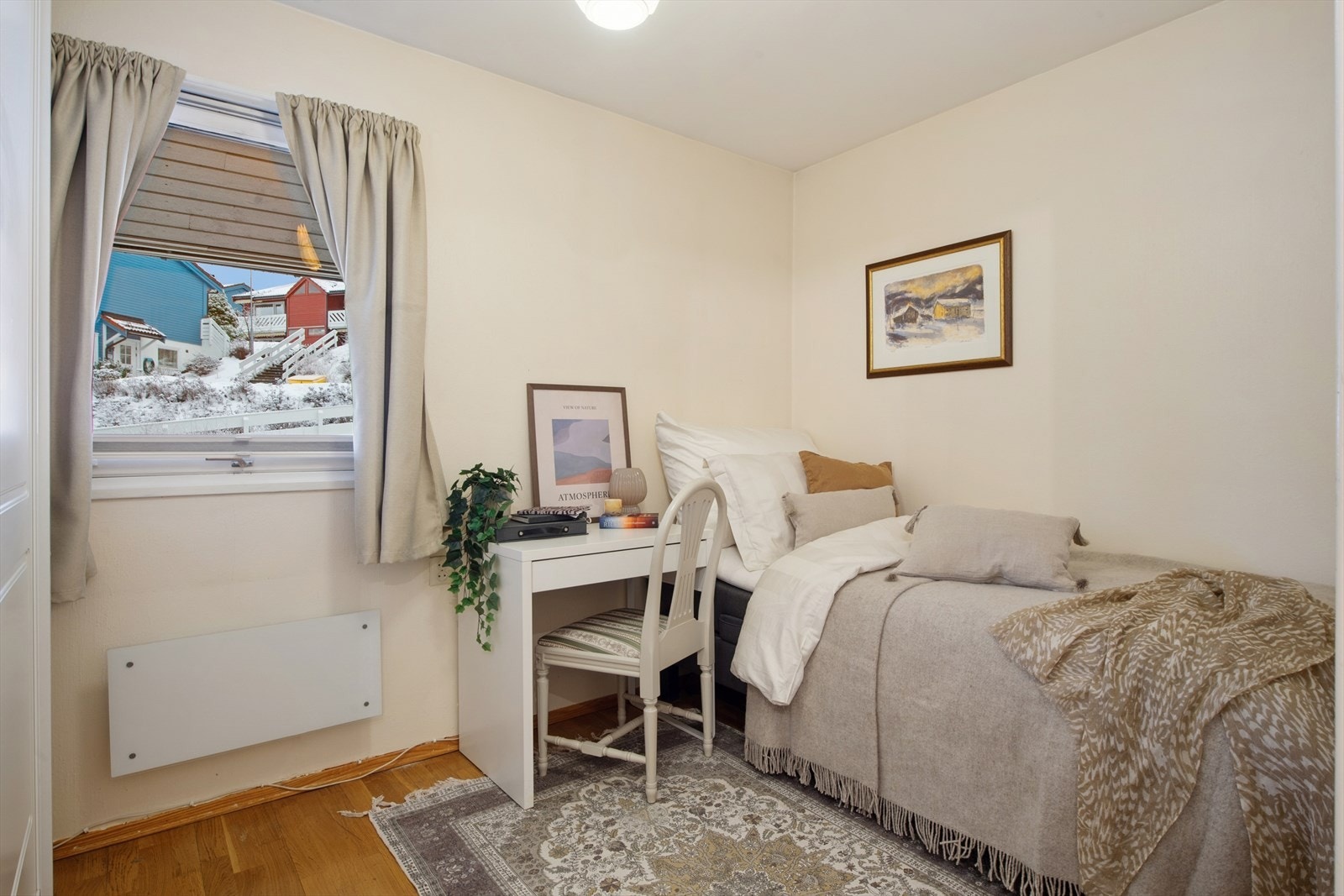 Soverom nr 2 egner seg fint som f eks gjesterom eller hjemmekontor. Galleribilde