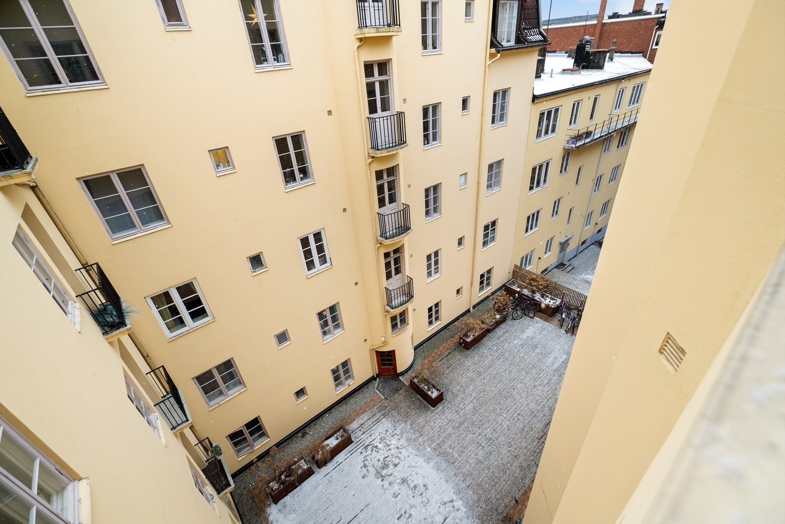 Rolig bakgård Galleribilde