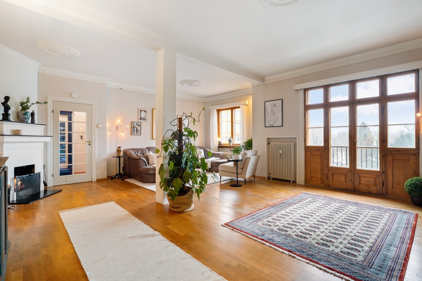 Romslig stue med god romfølelse Galleribilde