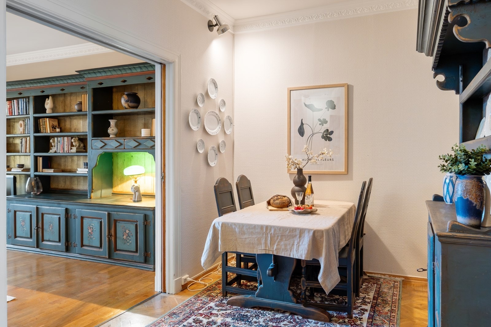 Fra stuen er det adkomst til spisestue Galleribilde