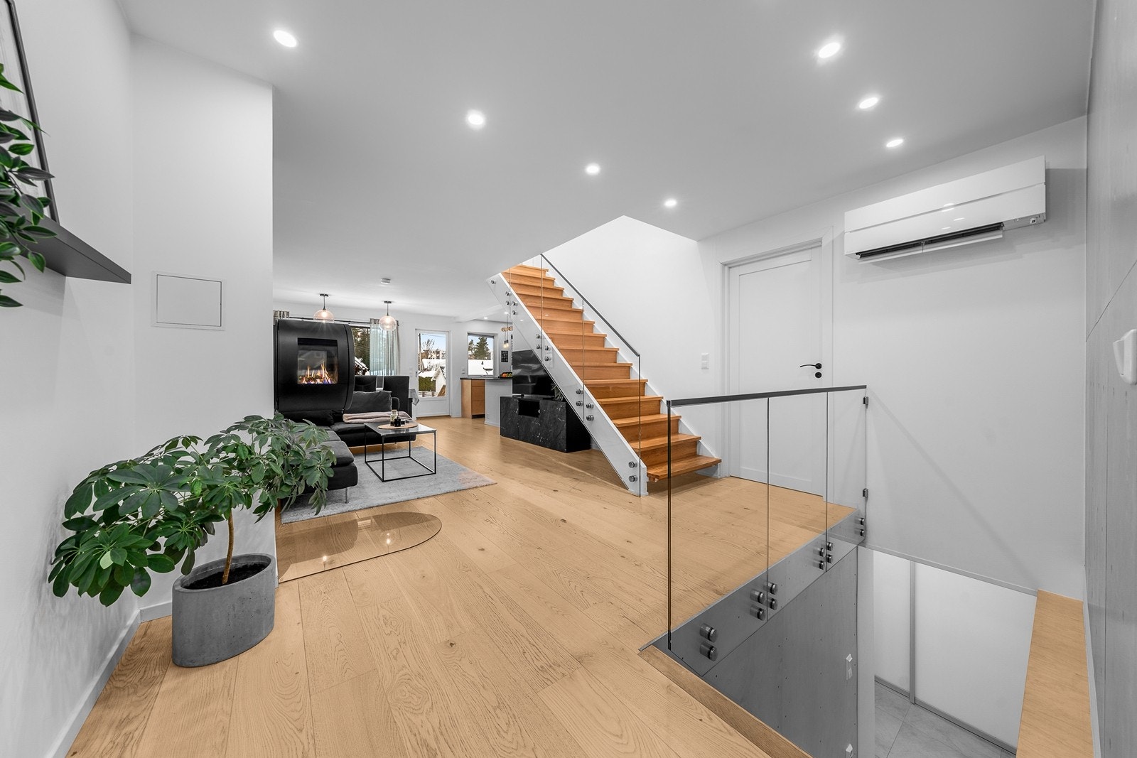 Boligen ble pusset opp i 2018/2019 og holder en moderne standard med god kvalitet Galleribilde