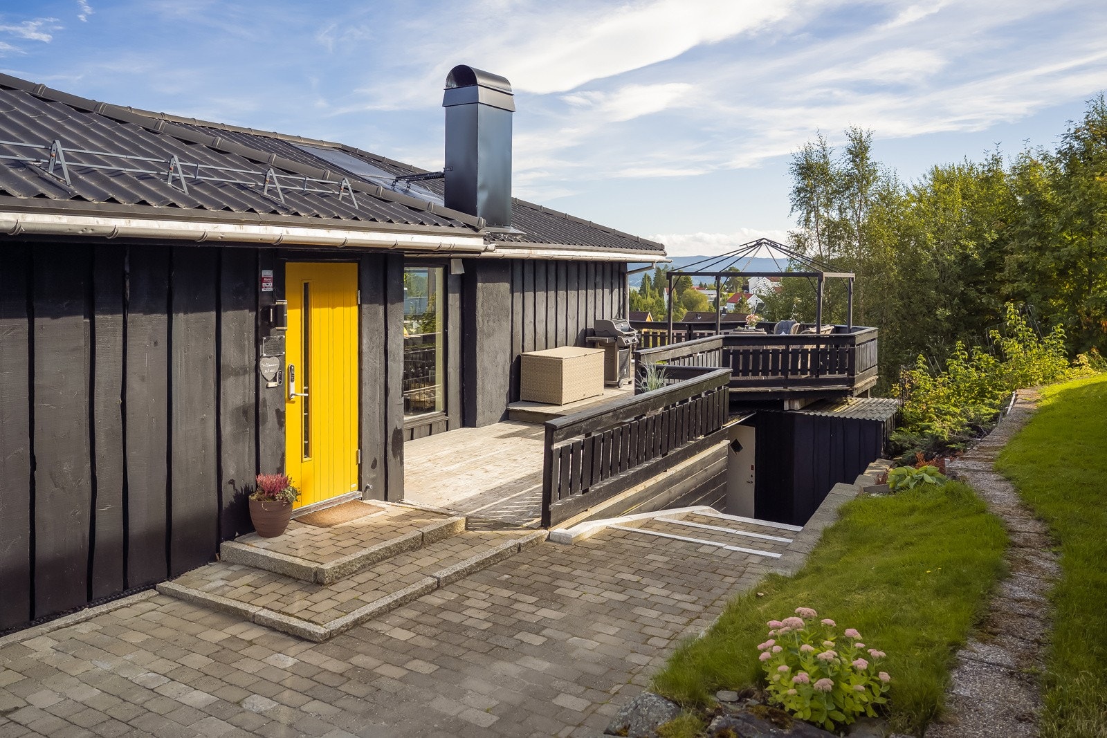 Ned forbi inngangspartiet er det nedgang til utleidelen. Galleribilde