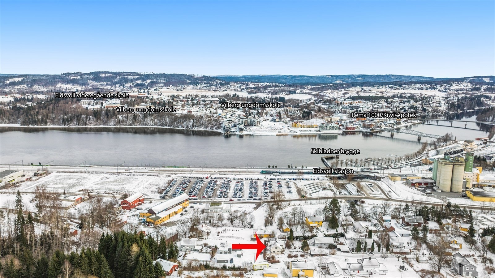 Meget god beliggenhet med gangavstand til både Eidsvoll stasjon og Sundet/ Eidsvoll sentrum. Her finnes også skoler i alle trinn (helt ny barneskole) Galleribilde