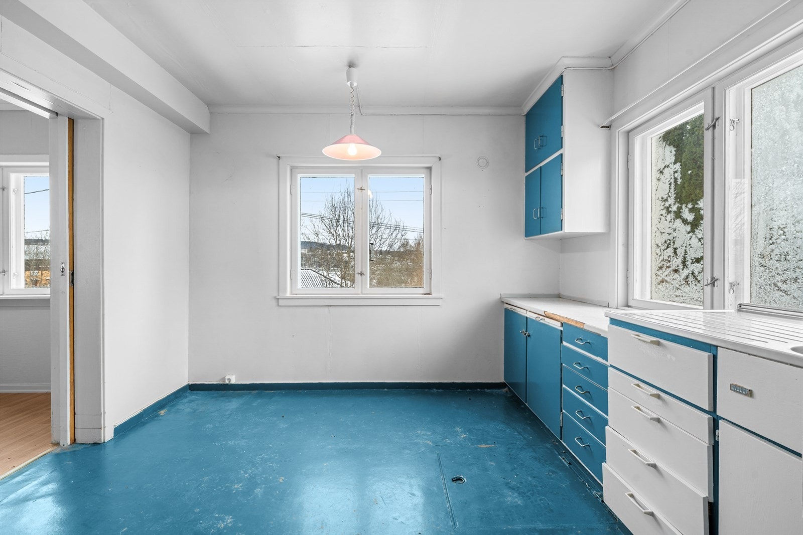 Kjellerluke fra kjøkkenet Galleribilde