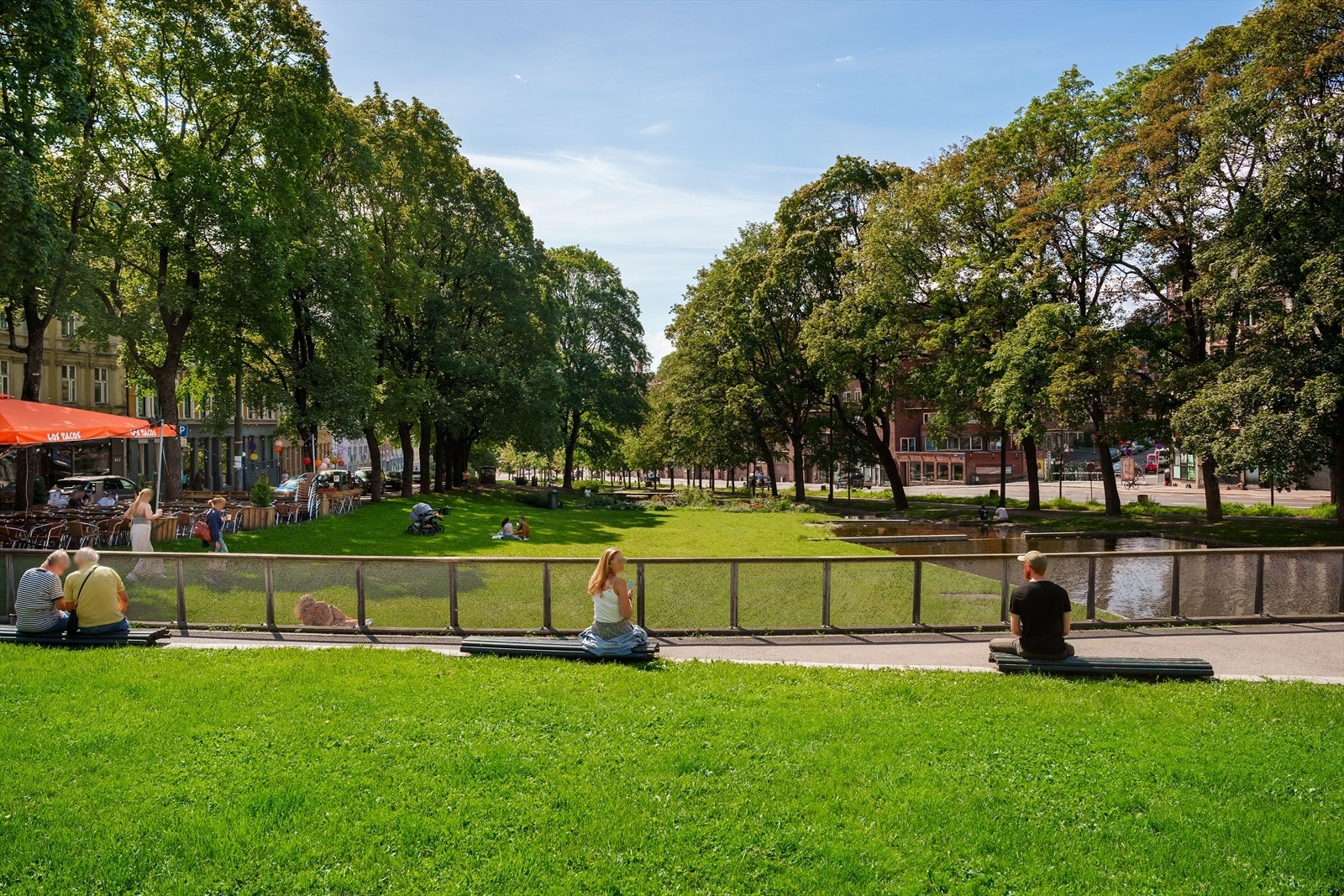 Populære Alexander Kiellands plass 800 m fra leiligheten. Galleribilde