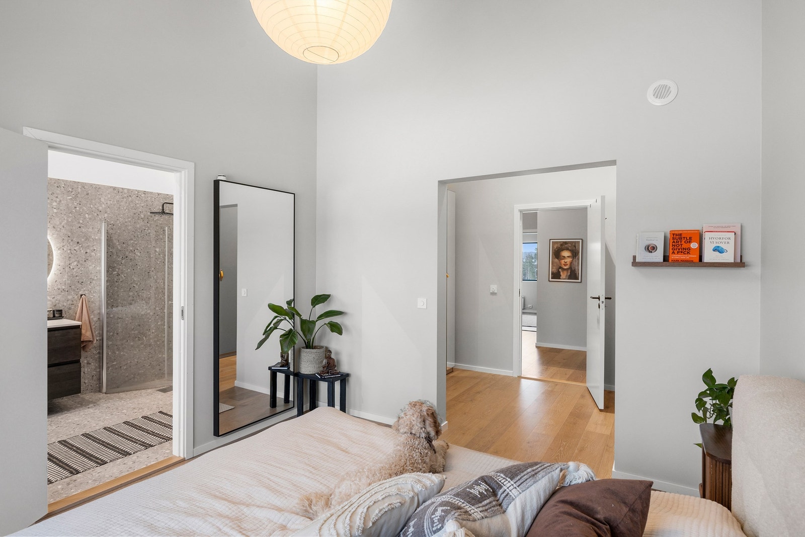 Hovedsoverom med ekstra god takhøyde. Galleribilde