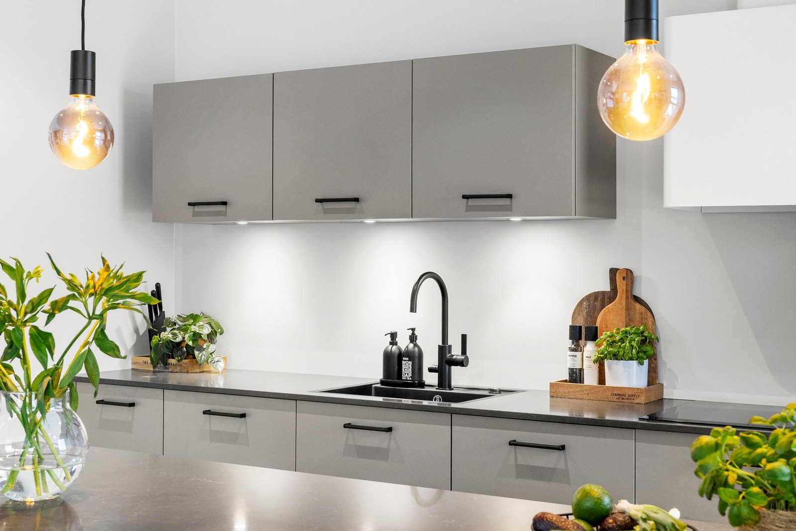 Alle hvitevarer på kjøkkenet medfølger. Galleribilde